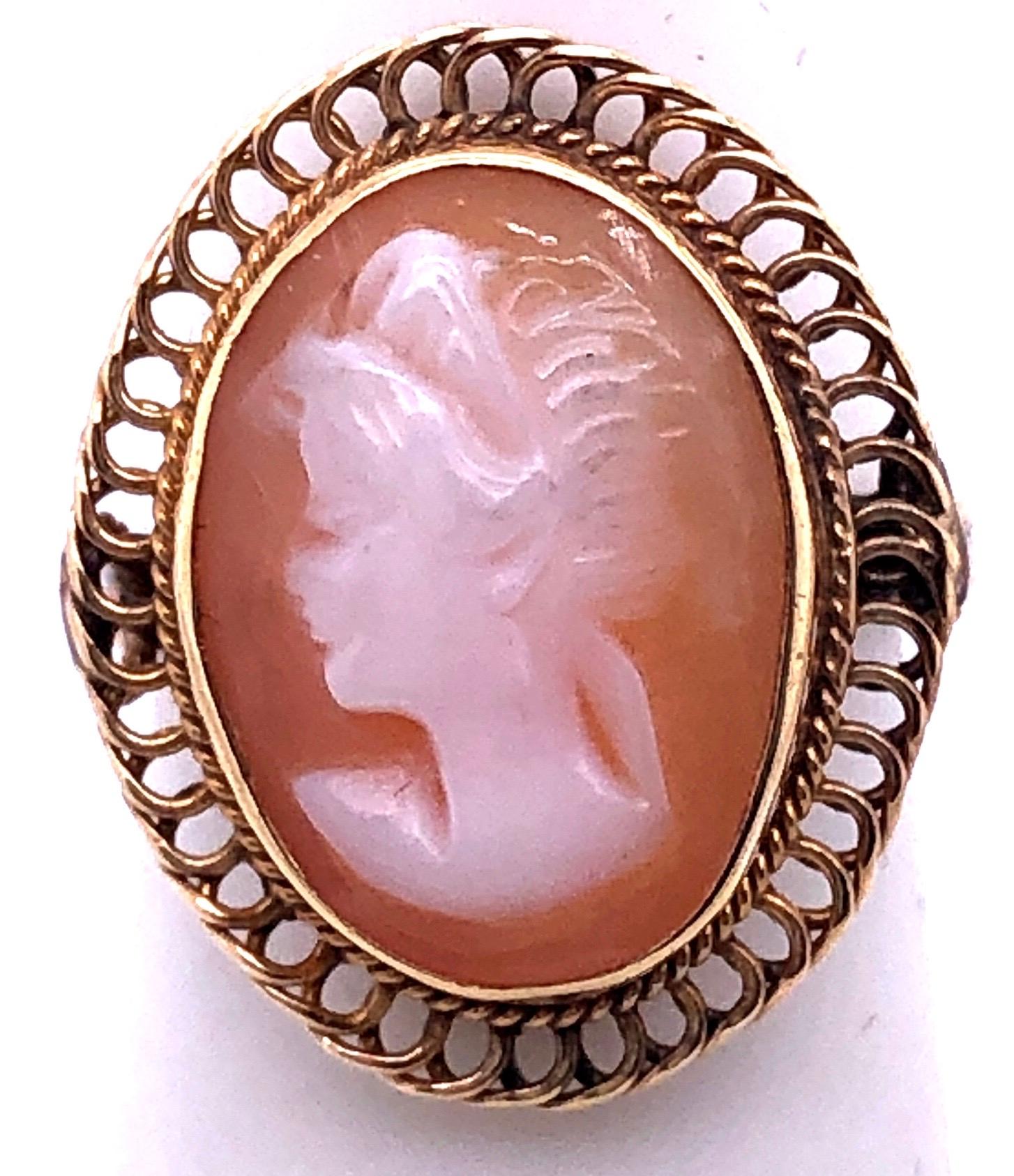 14 Karat Yellow Gold Swirl Framed Cameo Ring Size 6.5.
3 grams total weight.