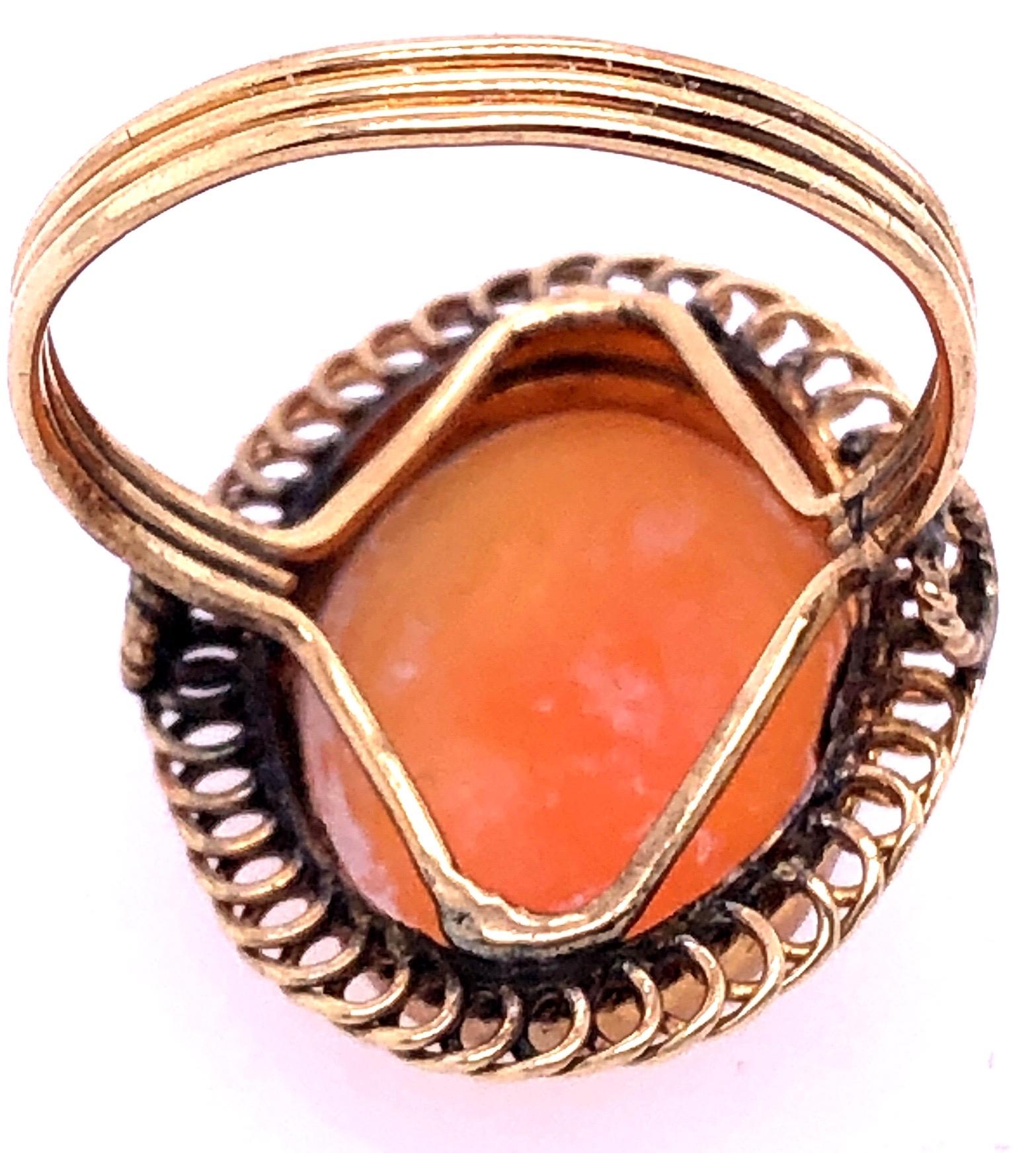 14 Karat Yellow Gold Swirl Framed Cameo Ring In Good Condition For Sale In Stamford, CT