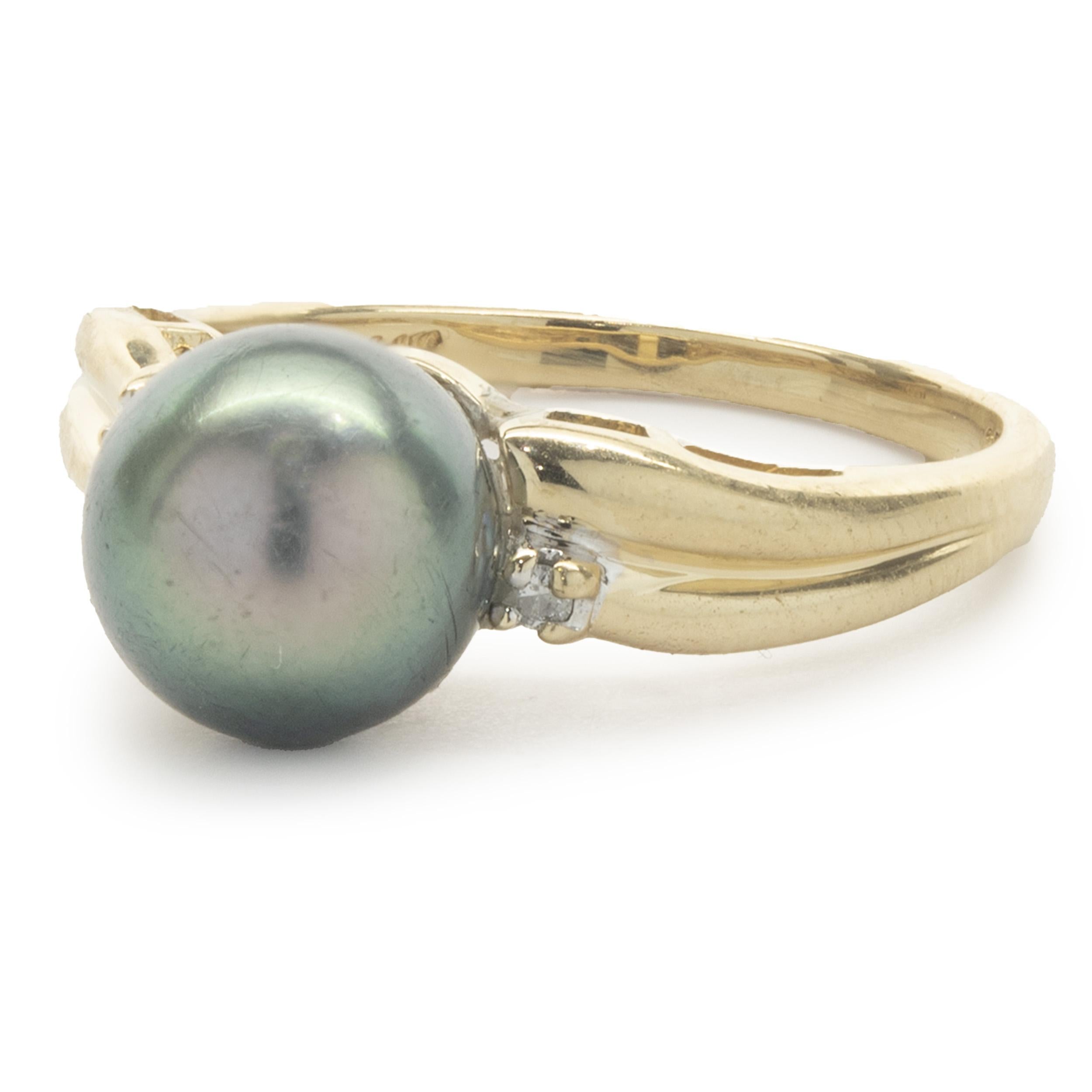 14 Karat Yellow Gold Tahitian Pearl and Diamond Ring In Excellent Condition For Sale In Scottsdale, AZ