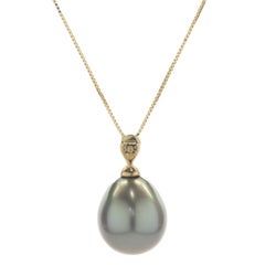 14 Karat Yellow Gold Tahitian Pearl Necklace