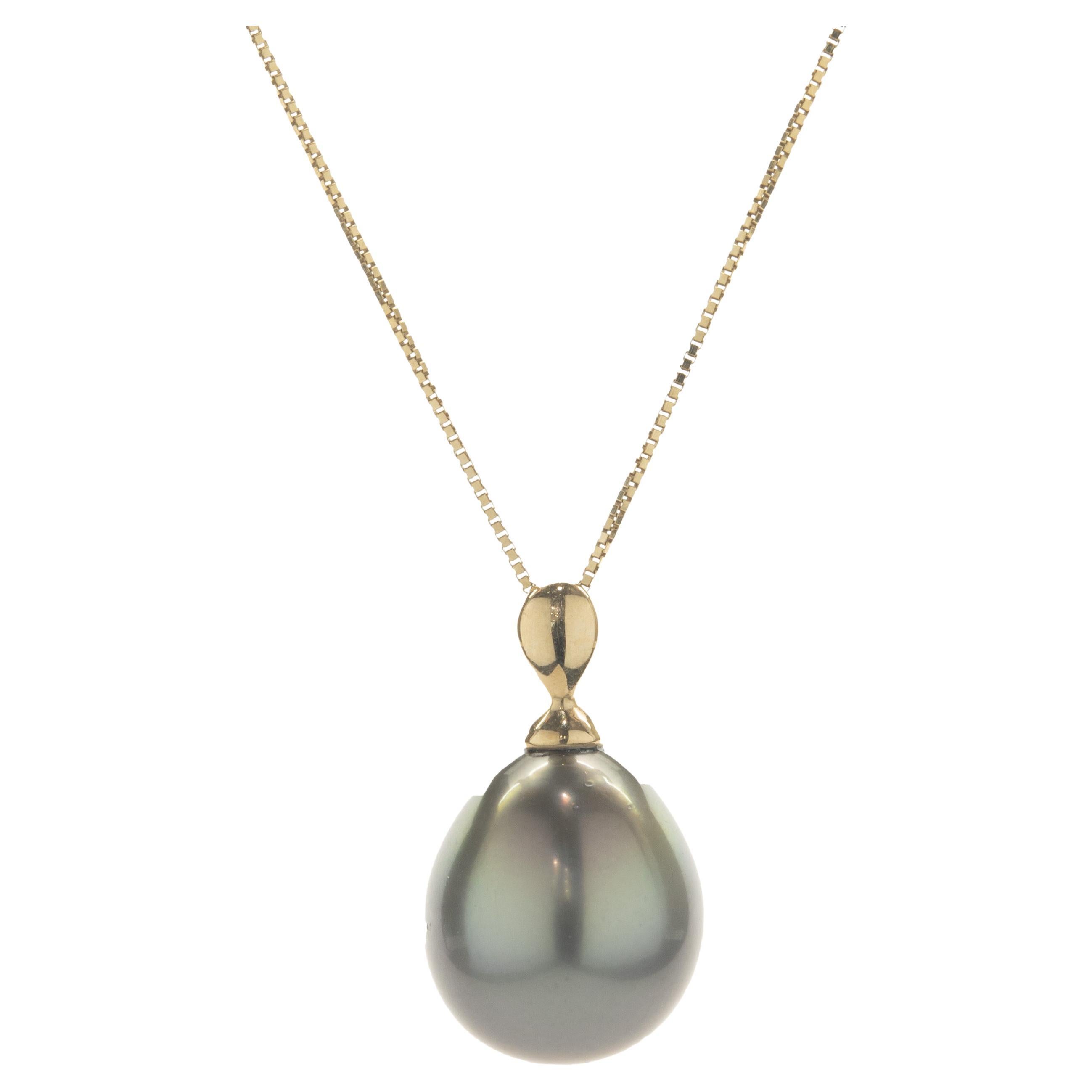 14 Karat Yellow Gold Tahitian Pearl Necklace For Sale