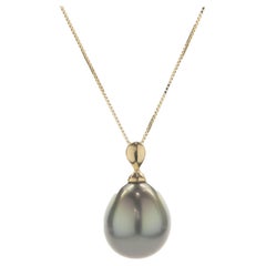 14 Karat Yellow Gold Tahitian Pearl Necklace