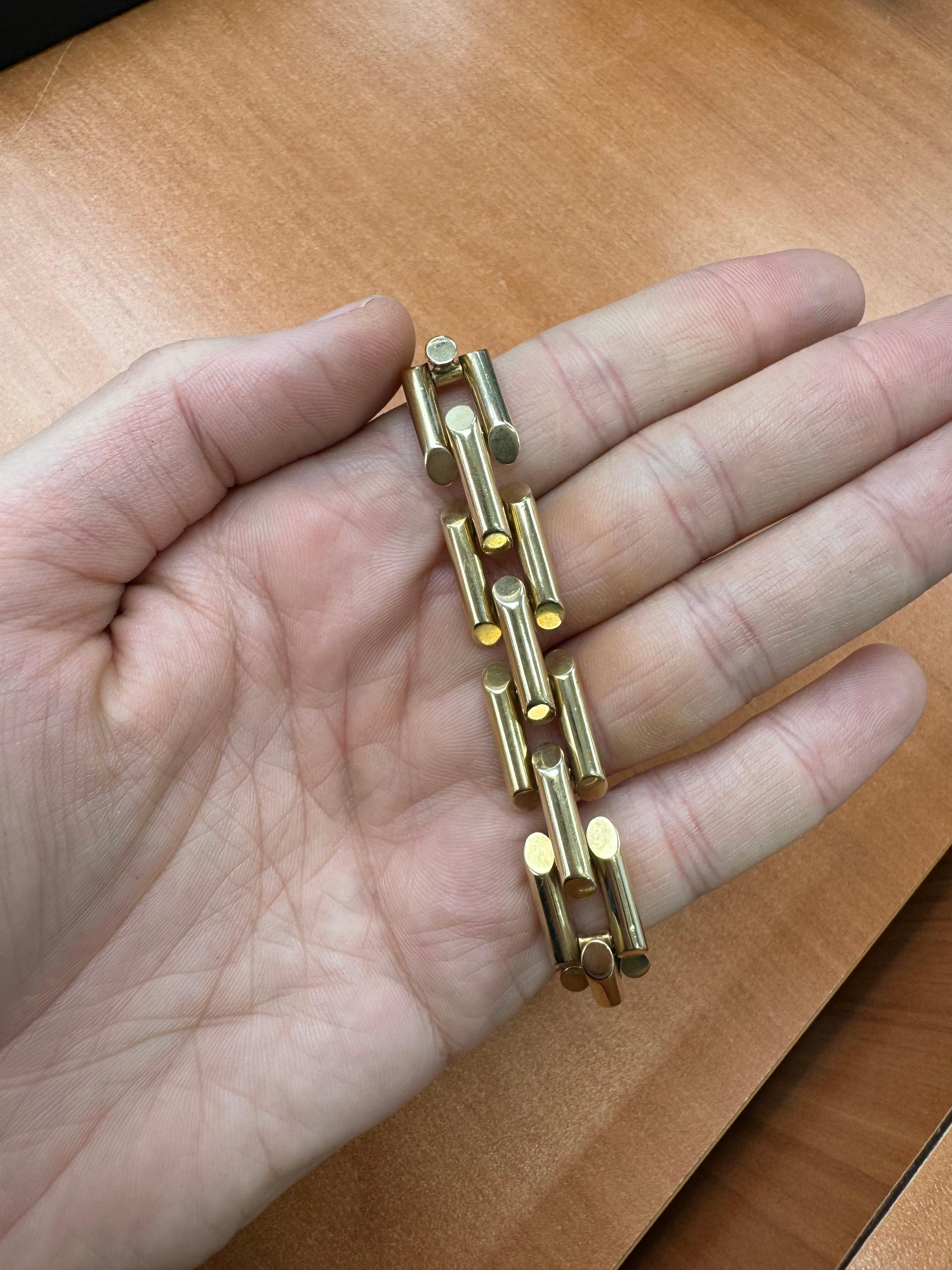 14 Karat Yellow Gold Tank Motif Bracelet 26 Grams 7.5 Inches In Excellent Condition For Sale In New York, NY