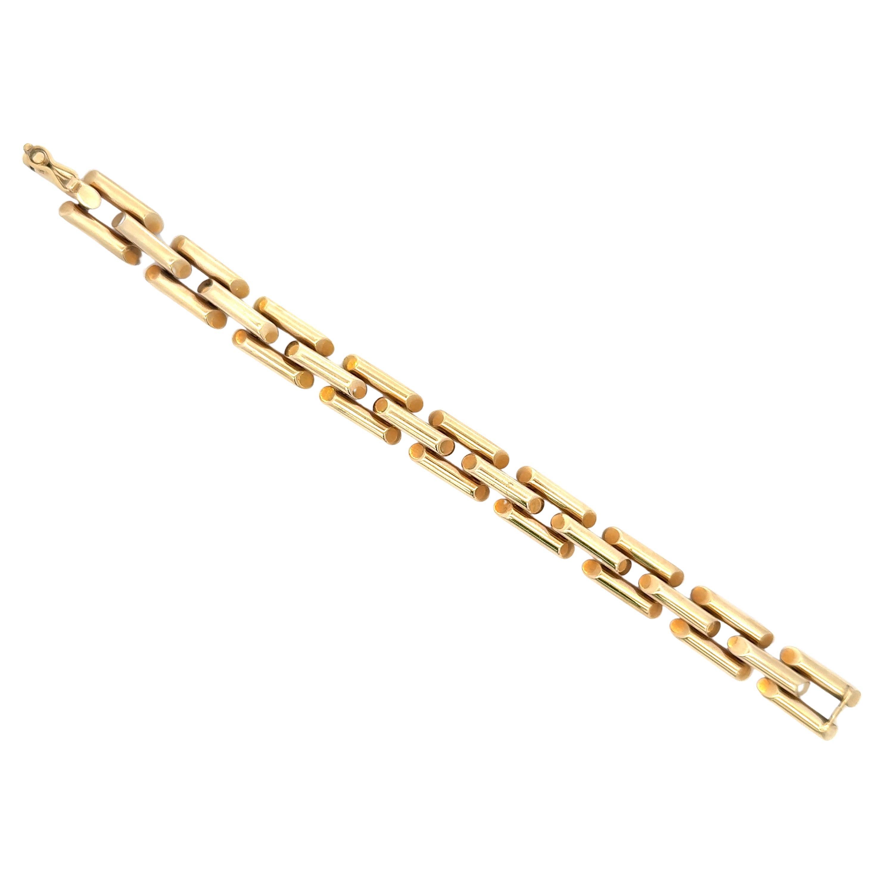 14 Karat Yellow Gold Tank Motif Bracelet 26 Grams 7.5 Inches In Excellent Condition For Sale In New York, NY