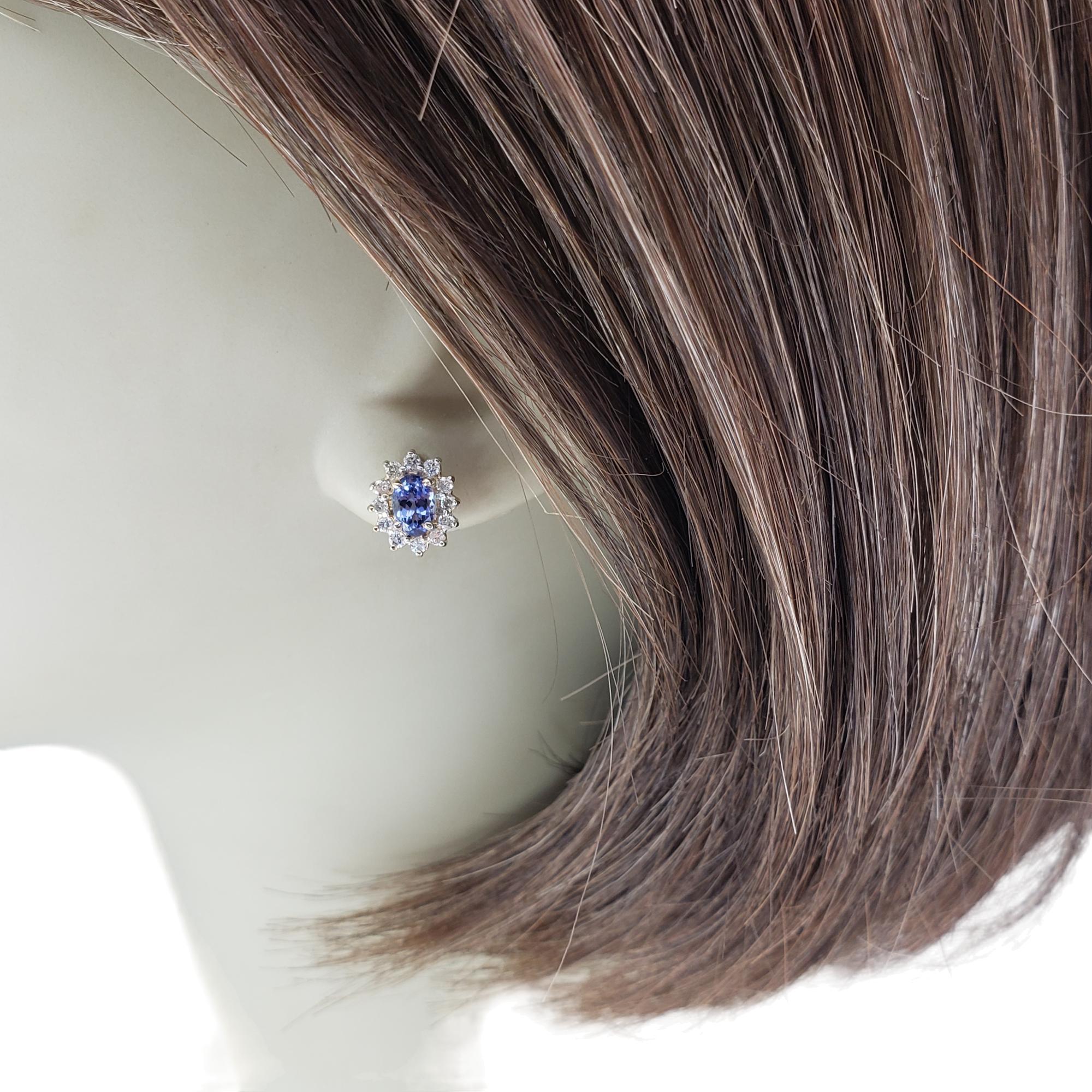 Clous d'oreilles en or jaune 14 carats avec tanzanite et diamants n° 17449 en vente 3