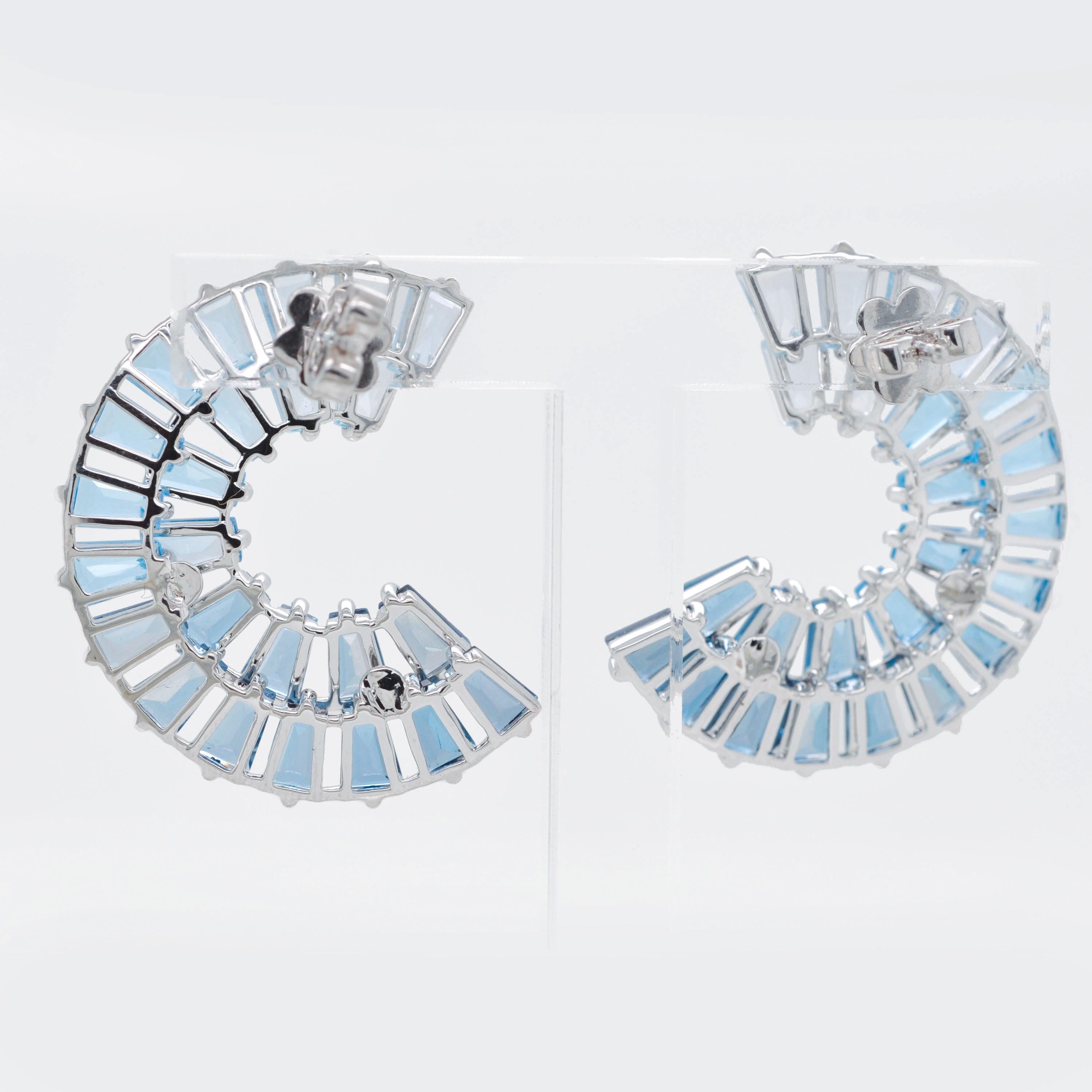 14 Karat Yellow Gold Tapered Baguette Blue Topaz Gemstones Stud Earrings For Sale 2