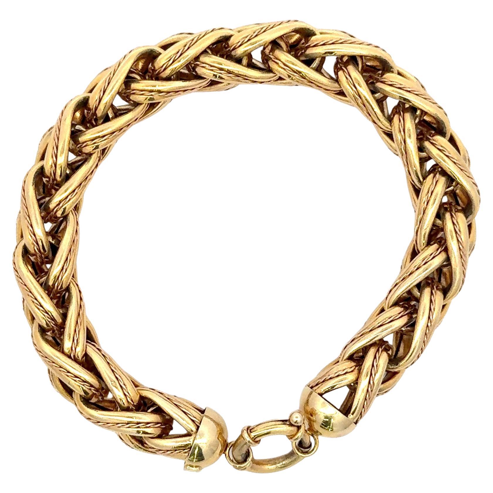 Bracelet en or jaune 14 carats en forme de larme avec un fin motif tressé pesant 20,4 grammes, fabriqué en Italie. 