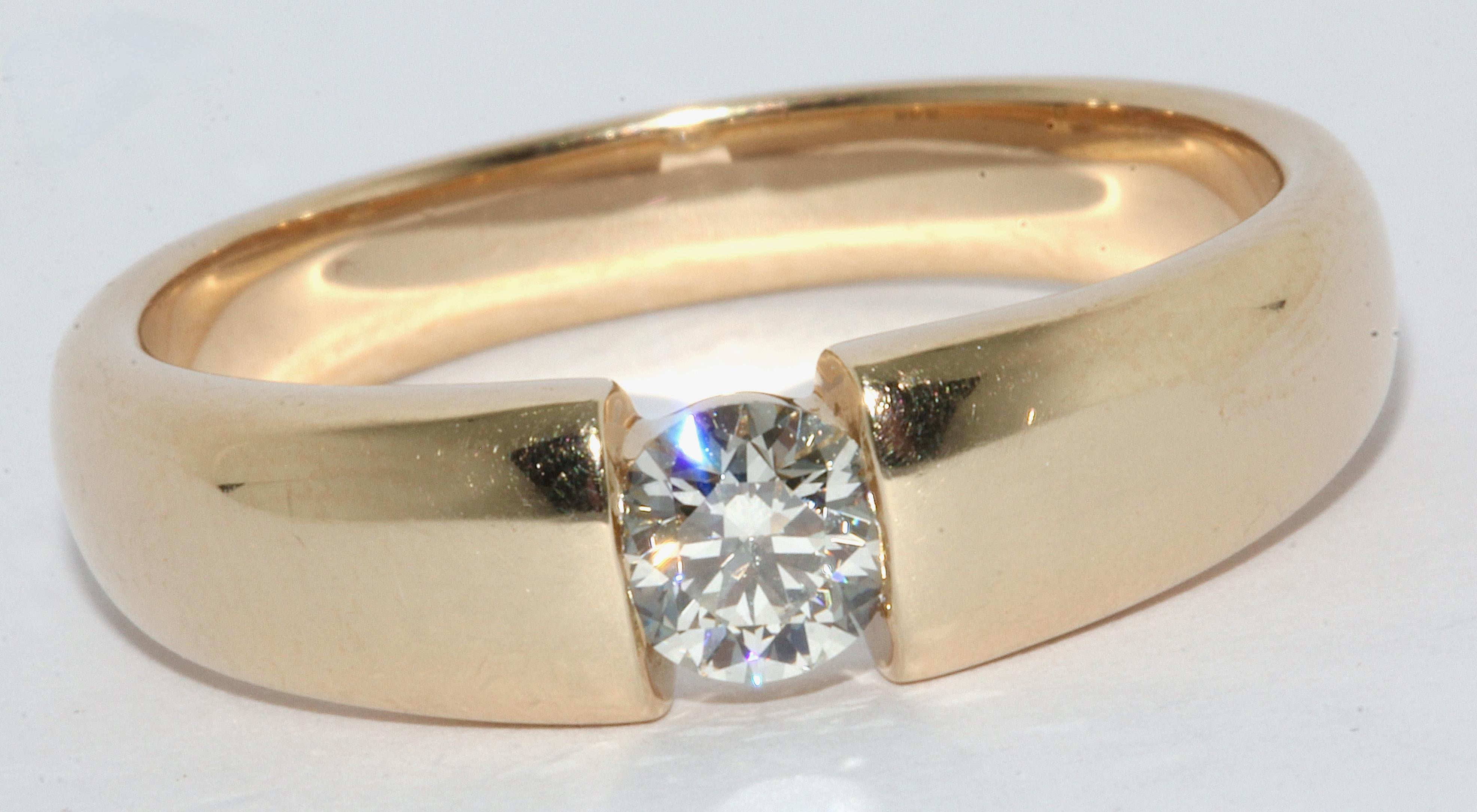14 Karat Yellow Gold Tension Ring set with 0.415 Carat White Diamond

Clarity: VVS1
Color: I
Cut: very good
Carat: 0.415

Including certificate of authenticity
