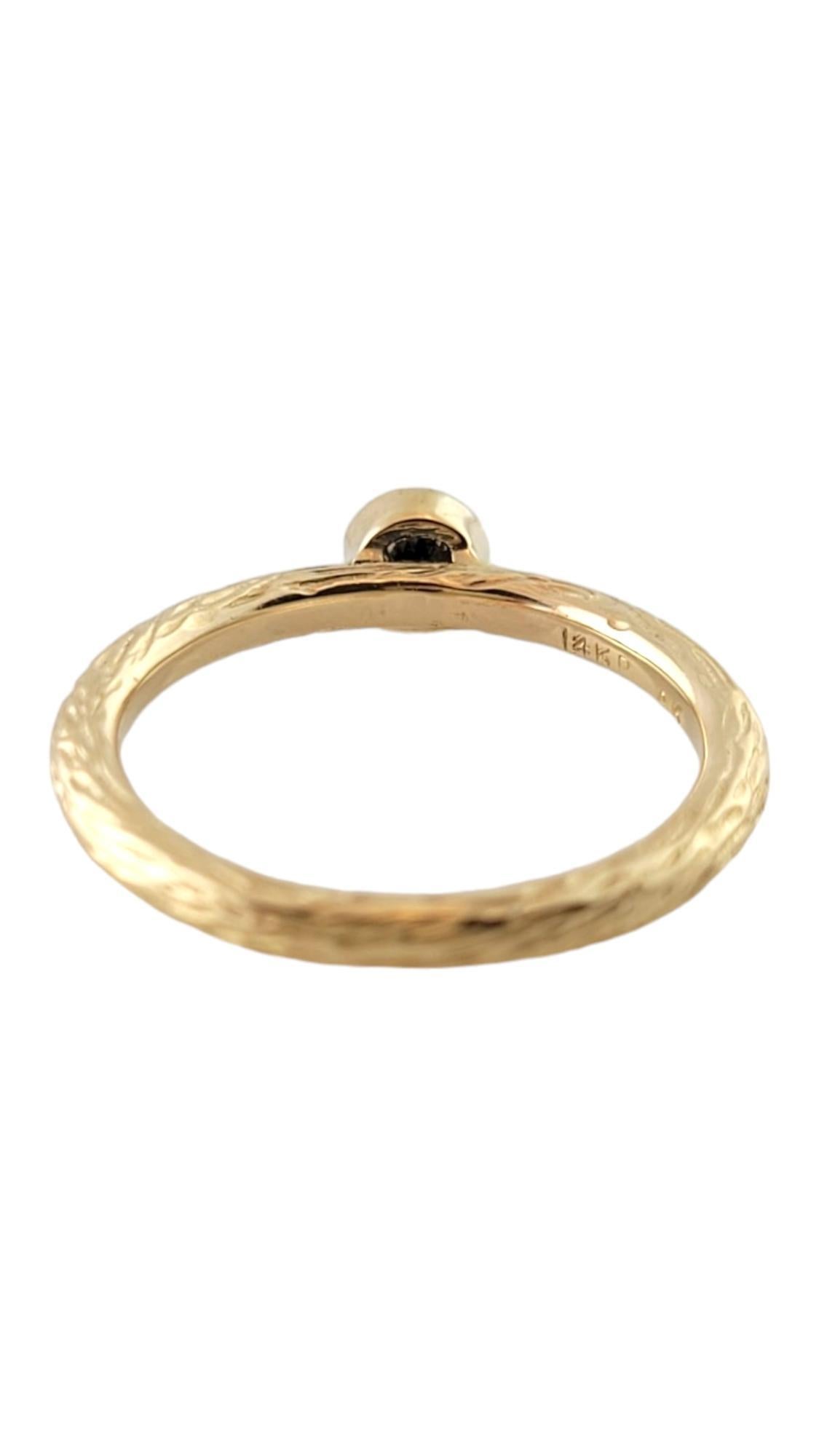 Taille brillant Bague texturée en or jaune 14 carats sertie d'un chaton serti de diamants taille 5,25 n°17710 en vente