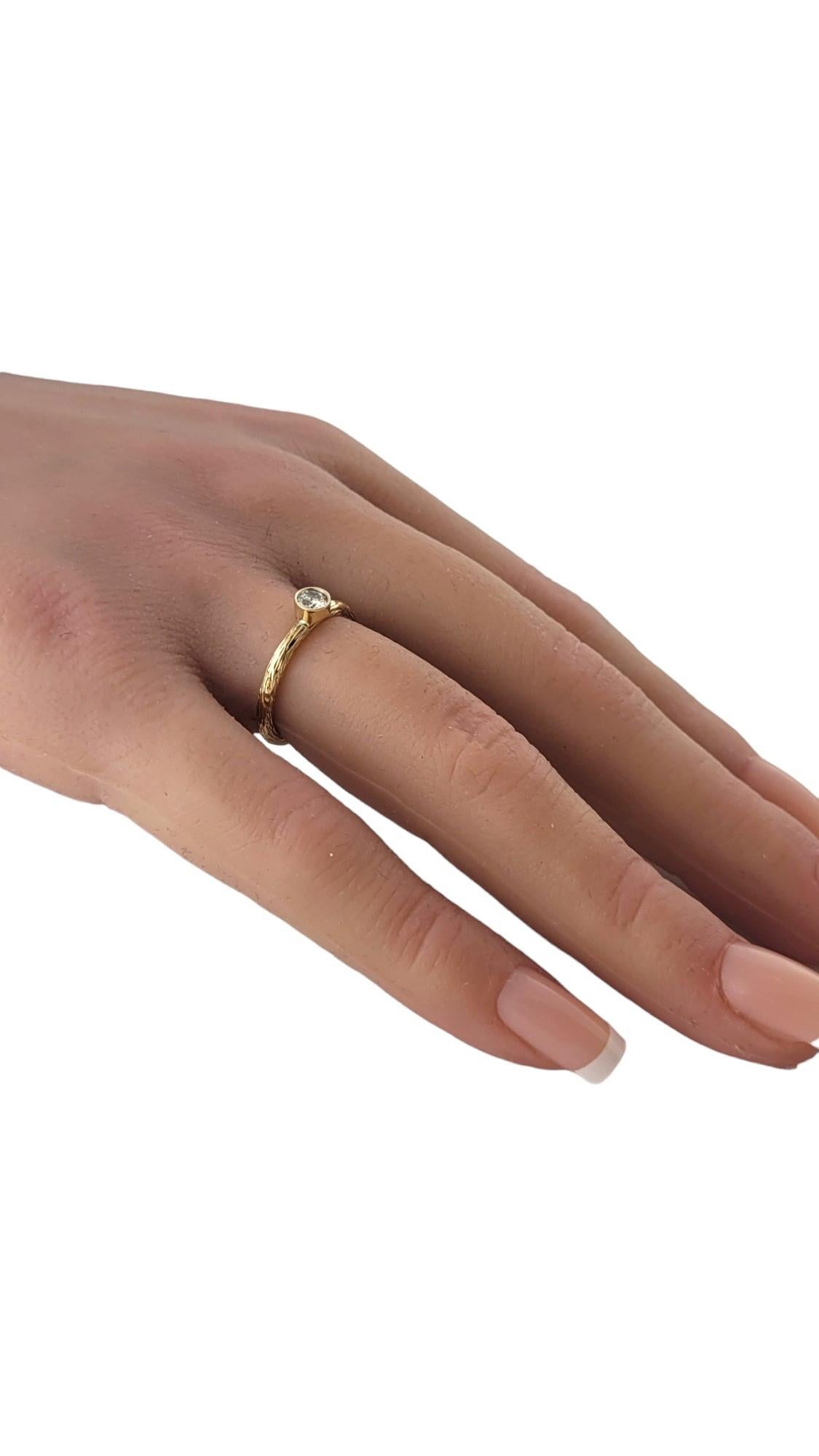 Bague texturée en or jaune 14 carats sertie d'un chaton serti de diamants taille 5,25 n°17710 en vente 2