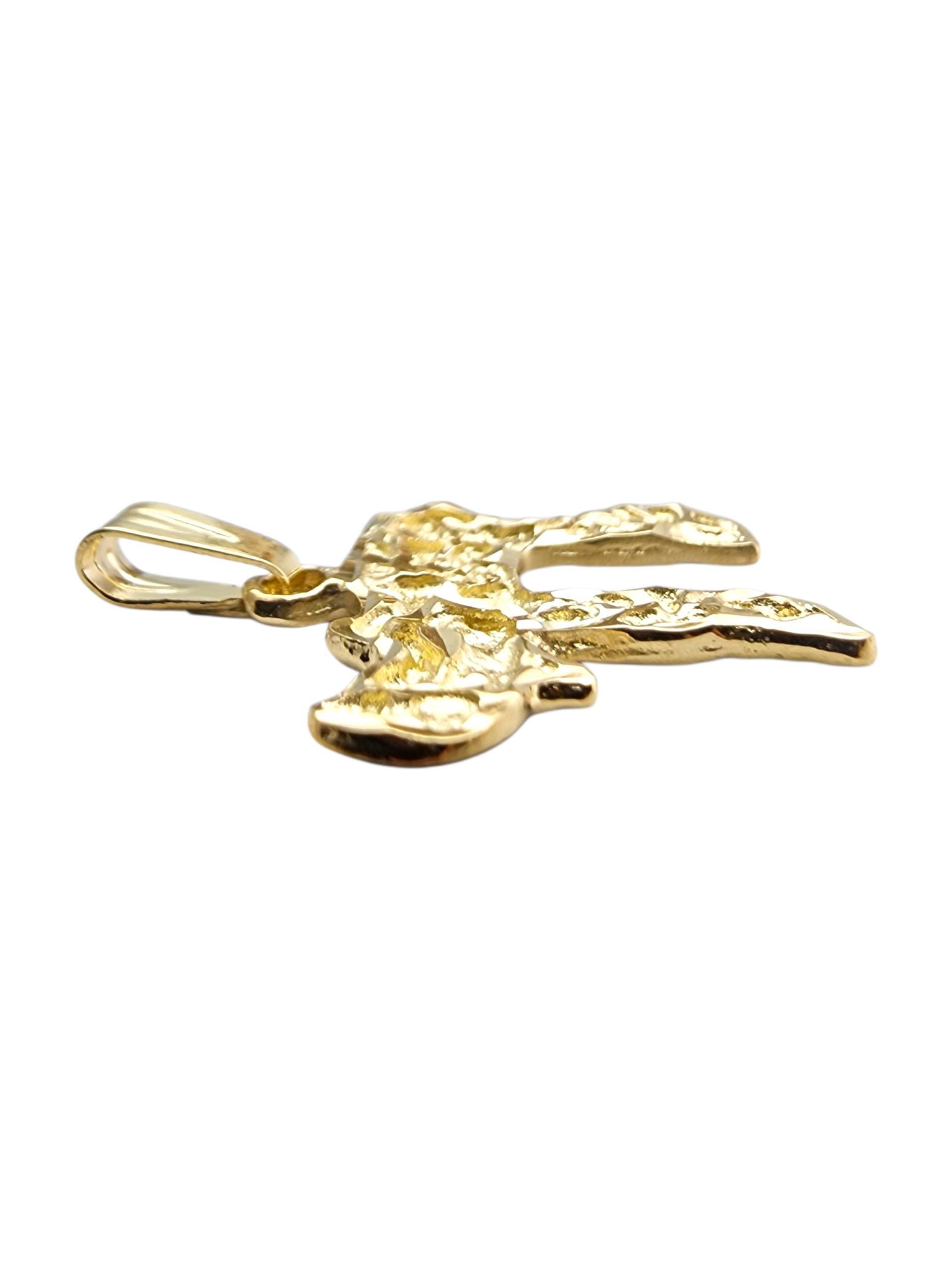 Pendentif Chai texturé en or jaune 14 carats #23510 Bon état - En vente à Washington Depot, CT