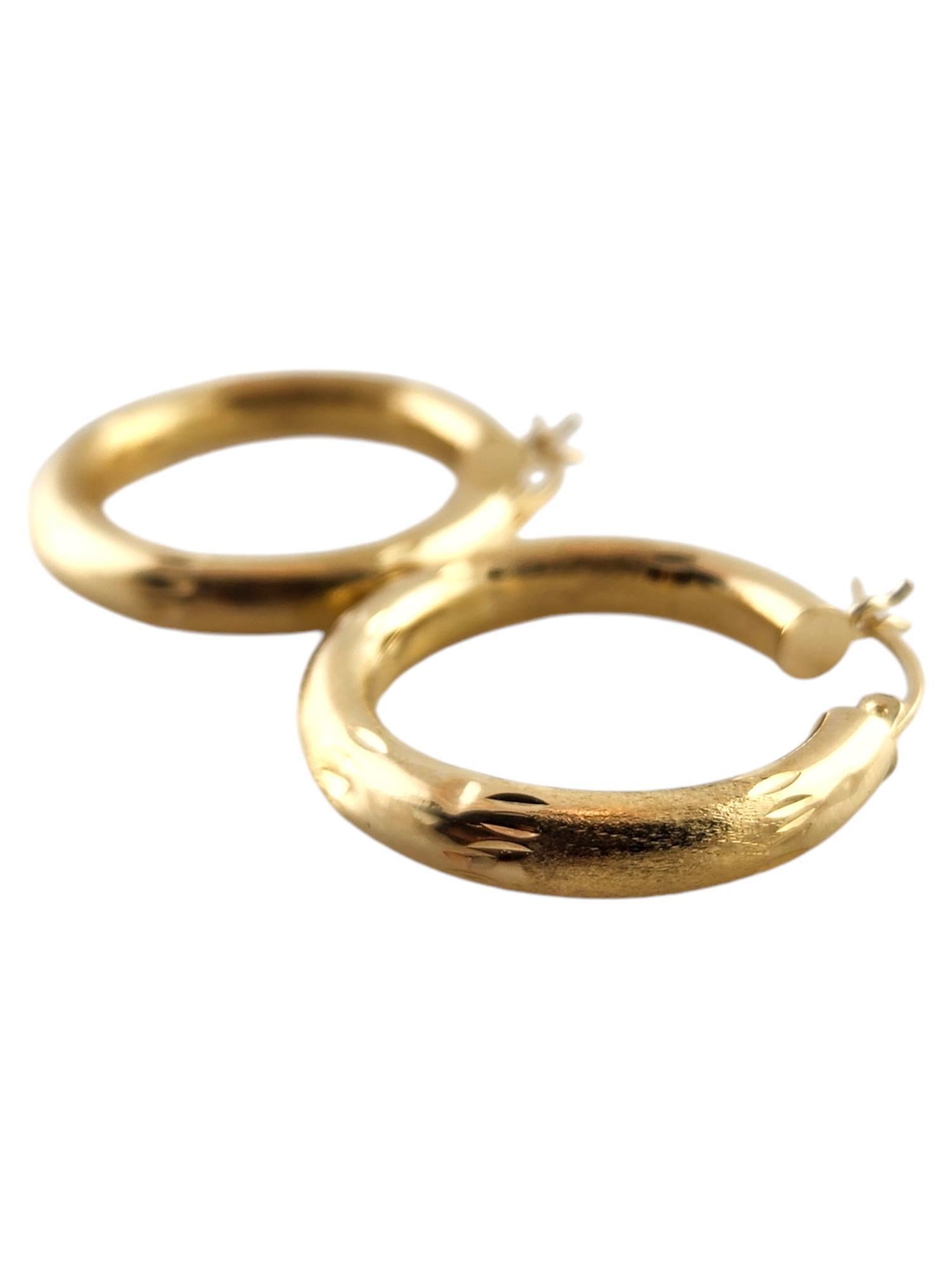14 Karat Yellow Gold Textured Circle Hoop Earrings

These beautiful circle hoop earrings were meticulously crafted from 14K yellow gold with a gorgeous textured finish!

Diameter: 26.4mm
Width: 4.35mm

Weight: 2.64 g/ 1.70 dwt

Hallmark: IR