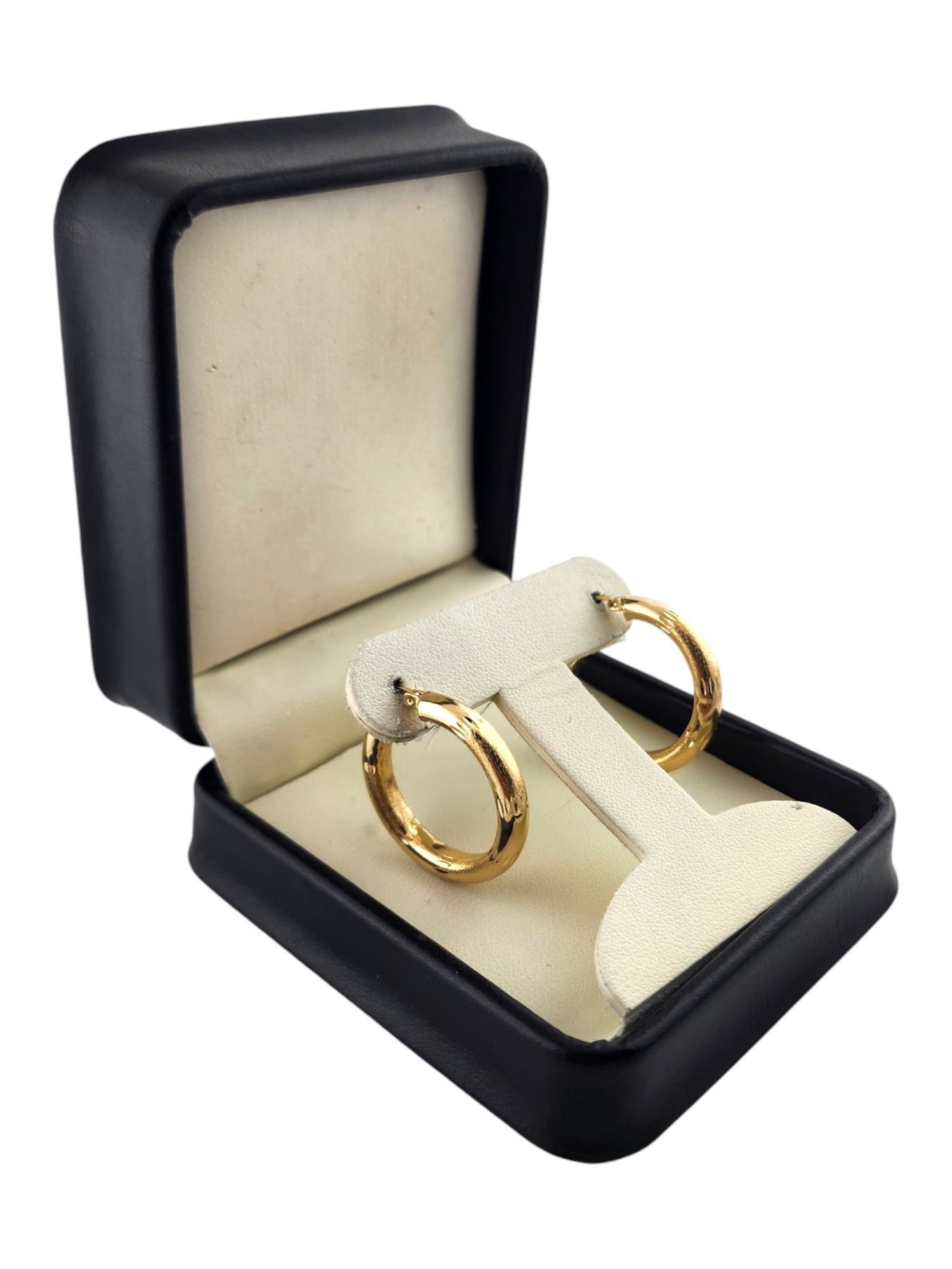 14 Karat Yellow Gold Textured Circle Hoop Earrings #19149 For Sale 3
