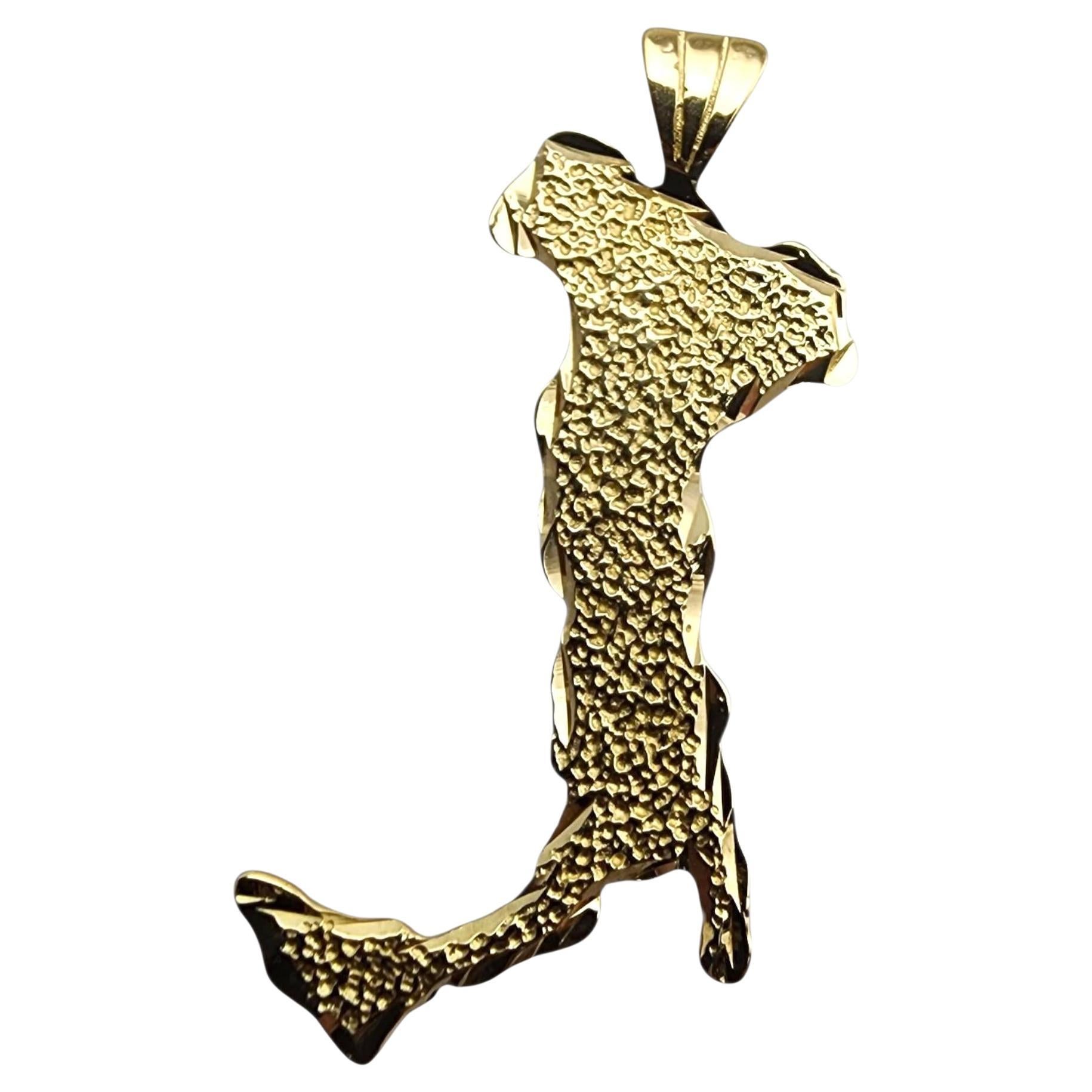 Pendentif en or jaune 14 carats Pays d'Italie texturé #23503