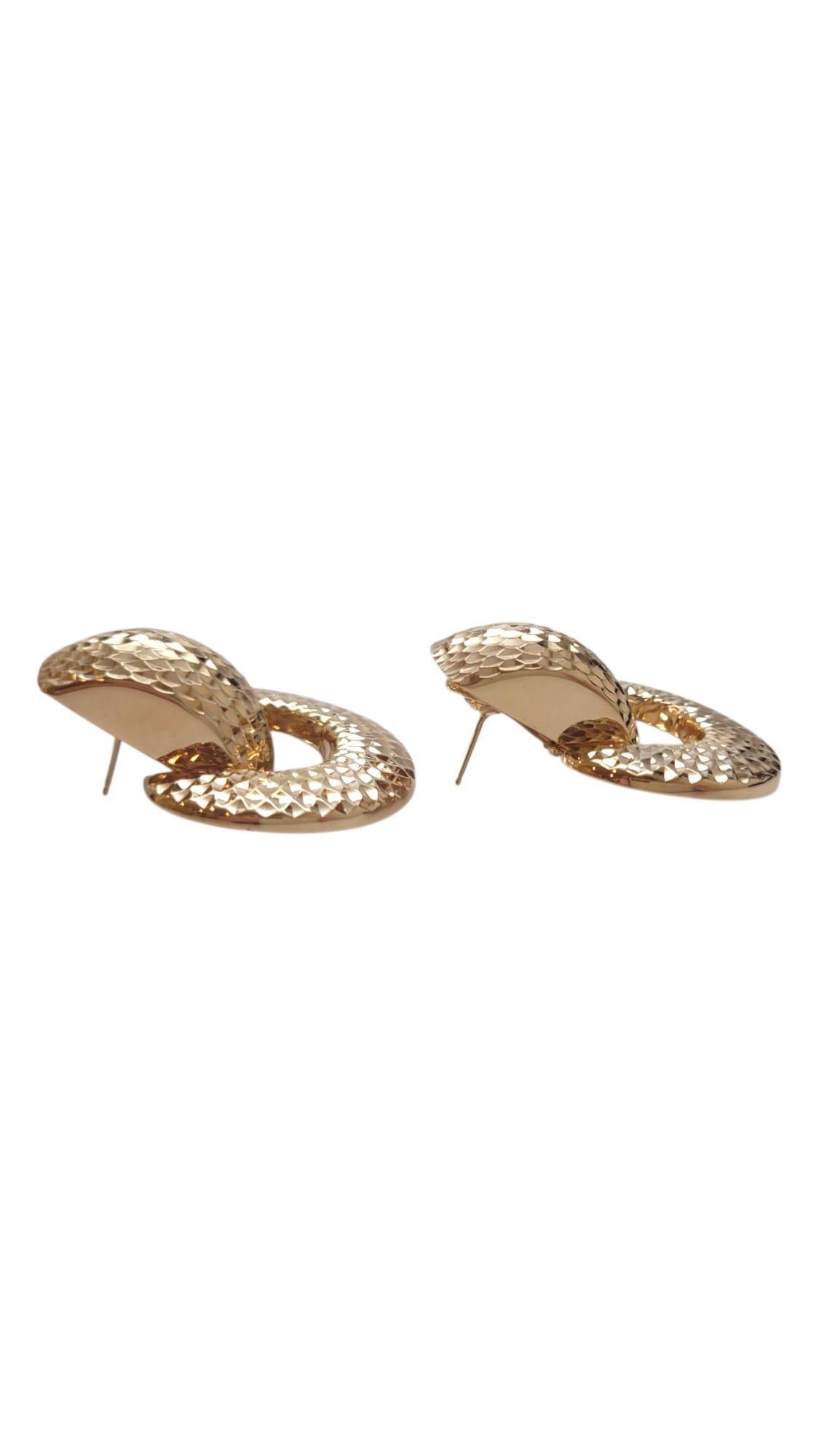 Donna 14 Karat Yellow Gold Textured Door Knocker Earrings #21939 in vendita