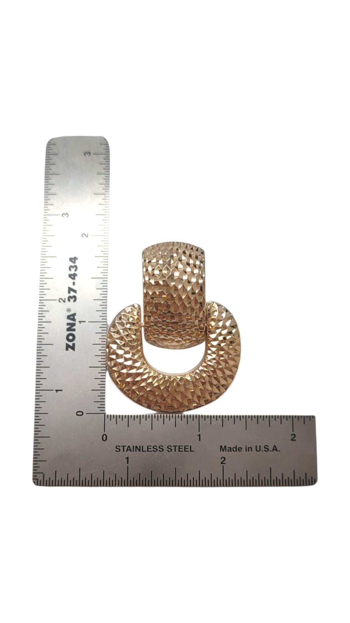 14 Karat Yellow Gold Textured Door Knocker Earrings #21939 in vendita 4