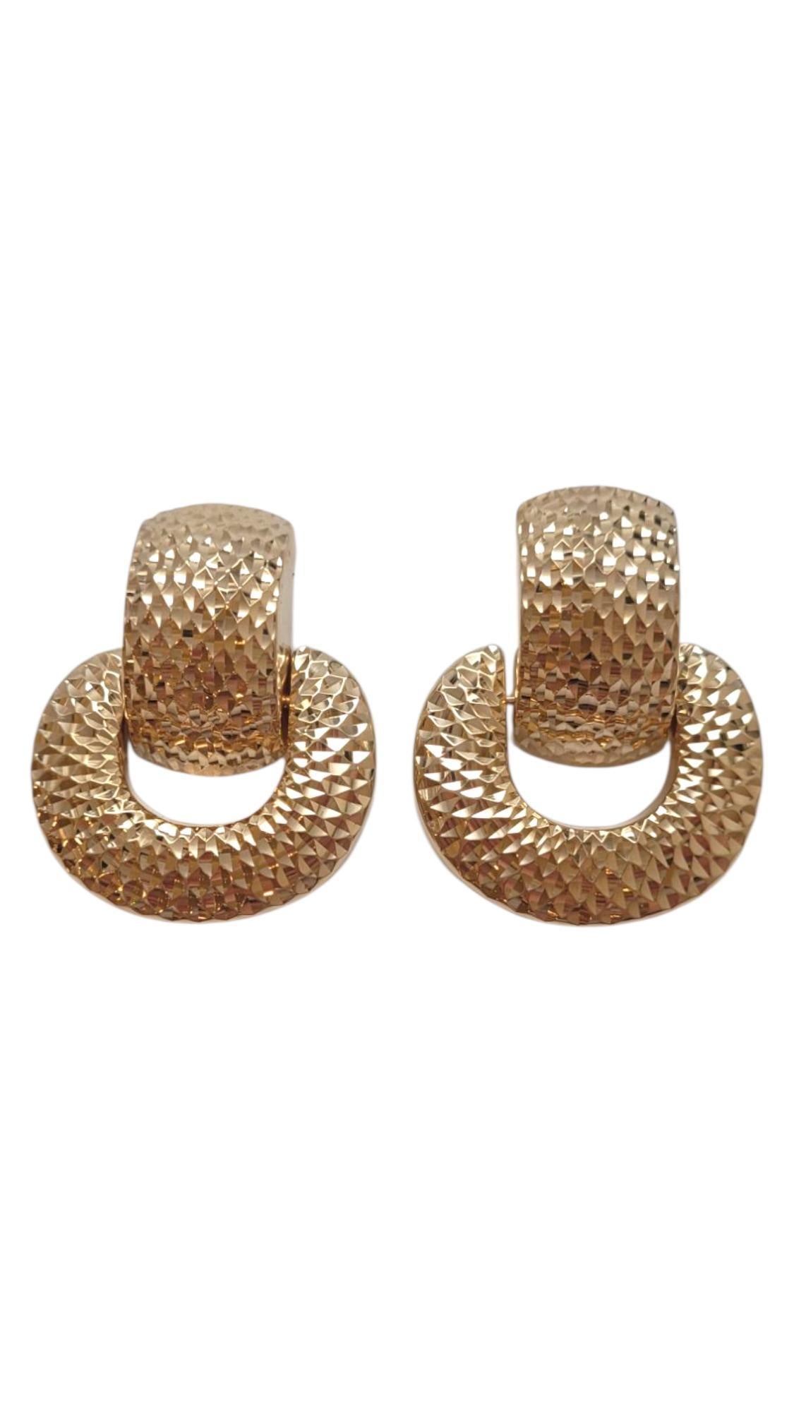 14 Karat Yellow Gold Textured Door Knocker Earrings #21939 in vendita