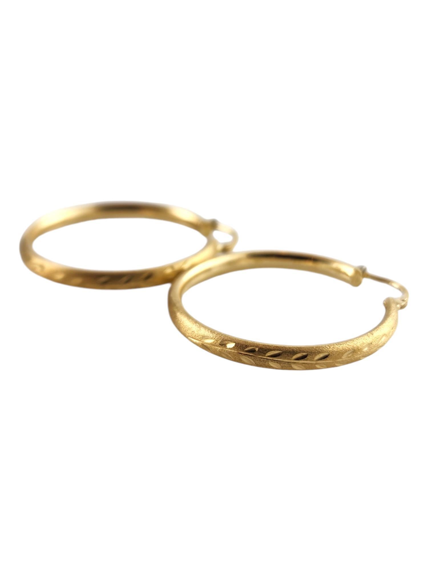 14 Karat Yellow Gold Textured Hoop Earrings #18906 In Good Condition For Sale In Washington Depot, CT