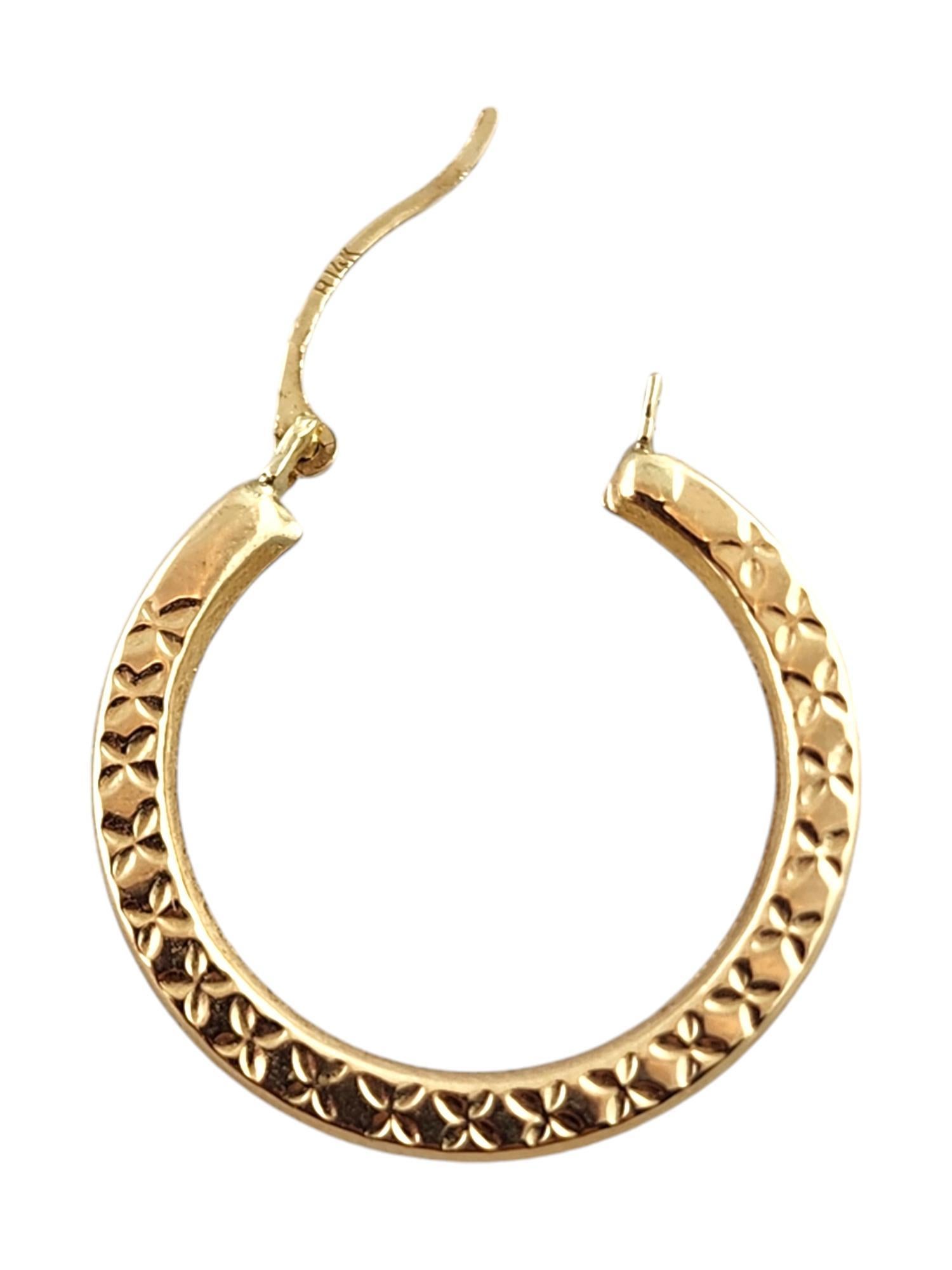 Créoles texturée en or jaune 14 carats n° 19148 en vente 2