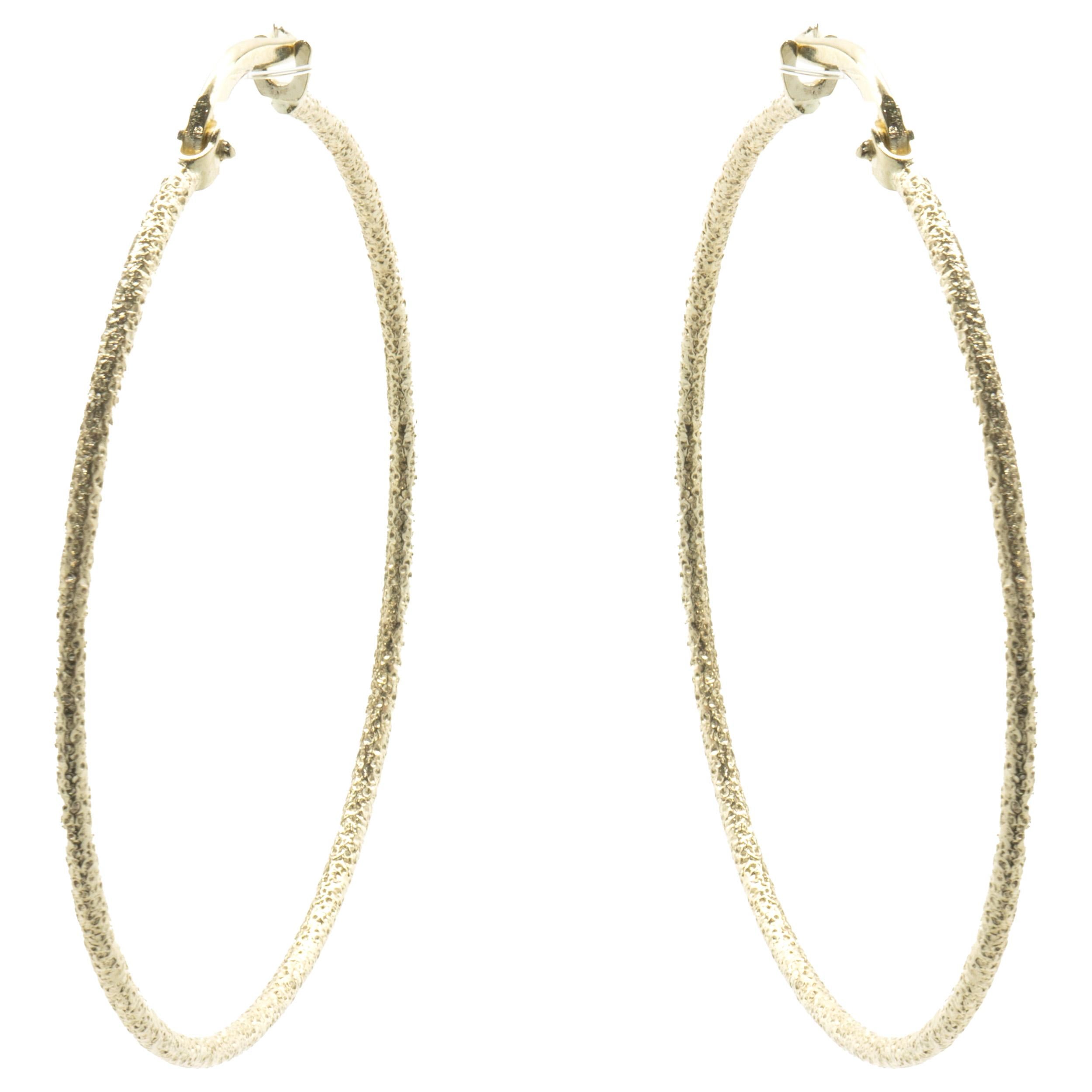 14 Karat Yellow Gold Textured Hoop Earrings In Excellent Condition For Sale In Scottsdale, AZ