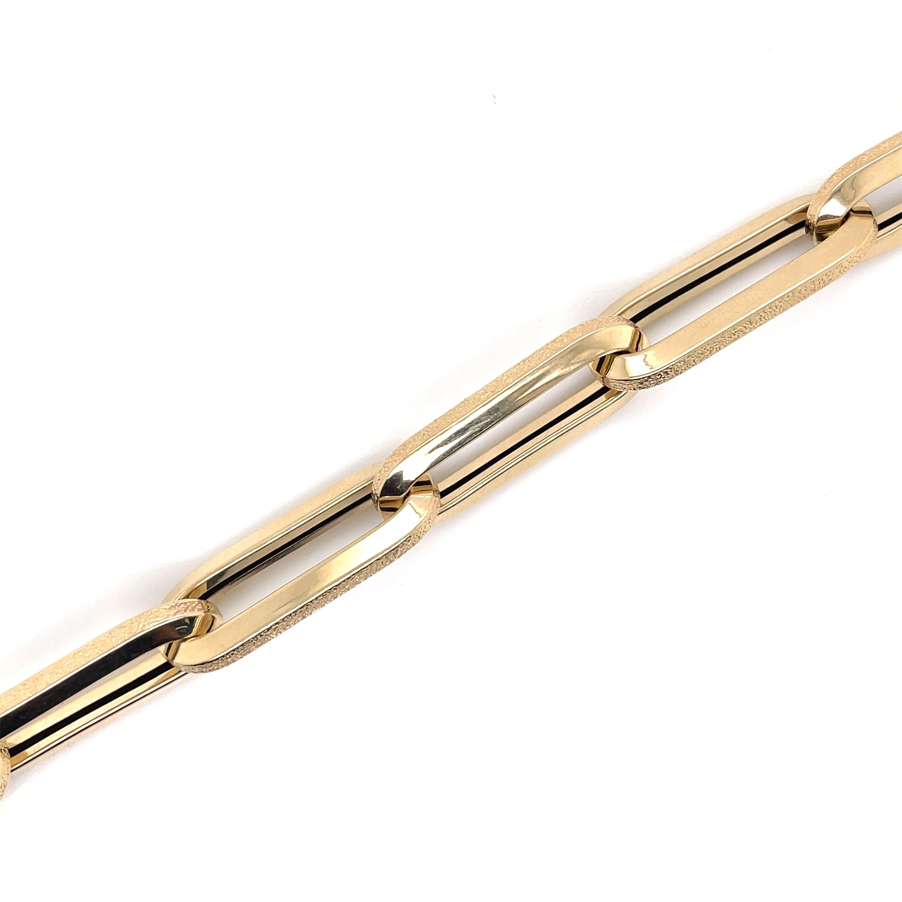 14 Karat Yellow Gold Textured Oversize Link Bracelet Made In Italy 11.23 Grams For Sale 1