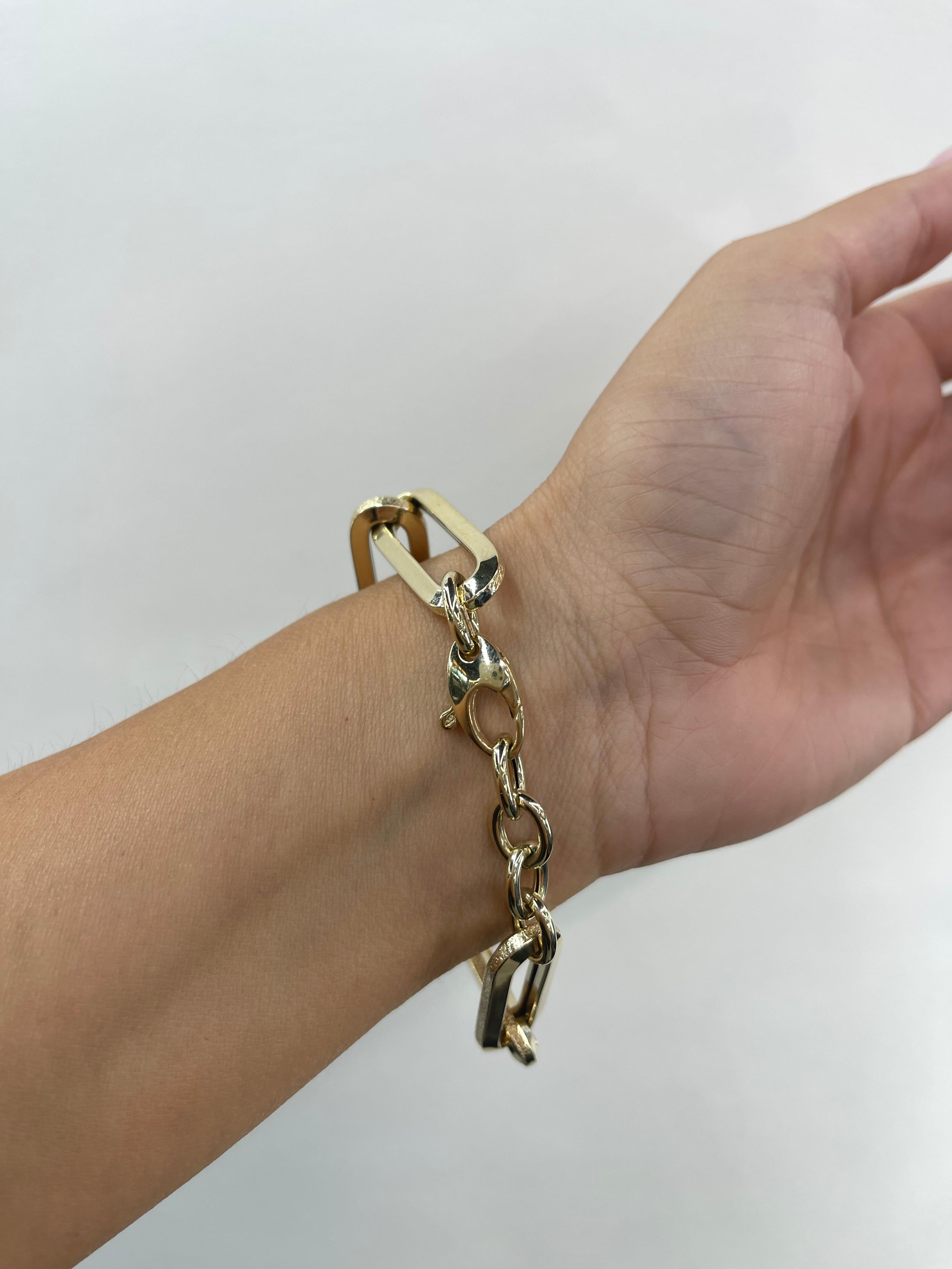 14 Karat Yellow Gold Textured Oversize Link Bracelet Made In Italy 11.23 Grams For Sale 2