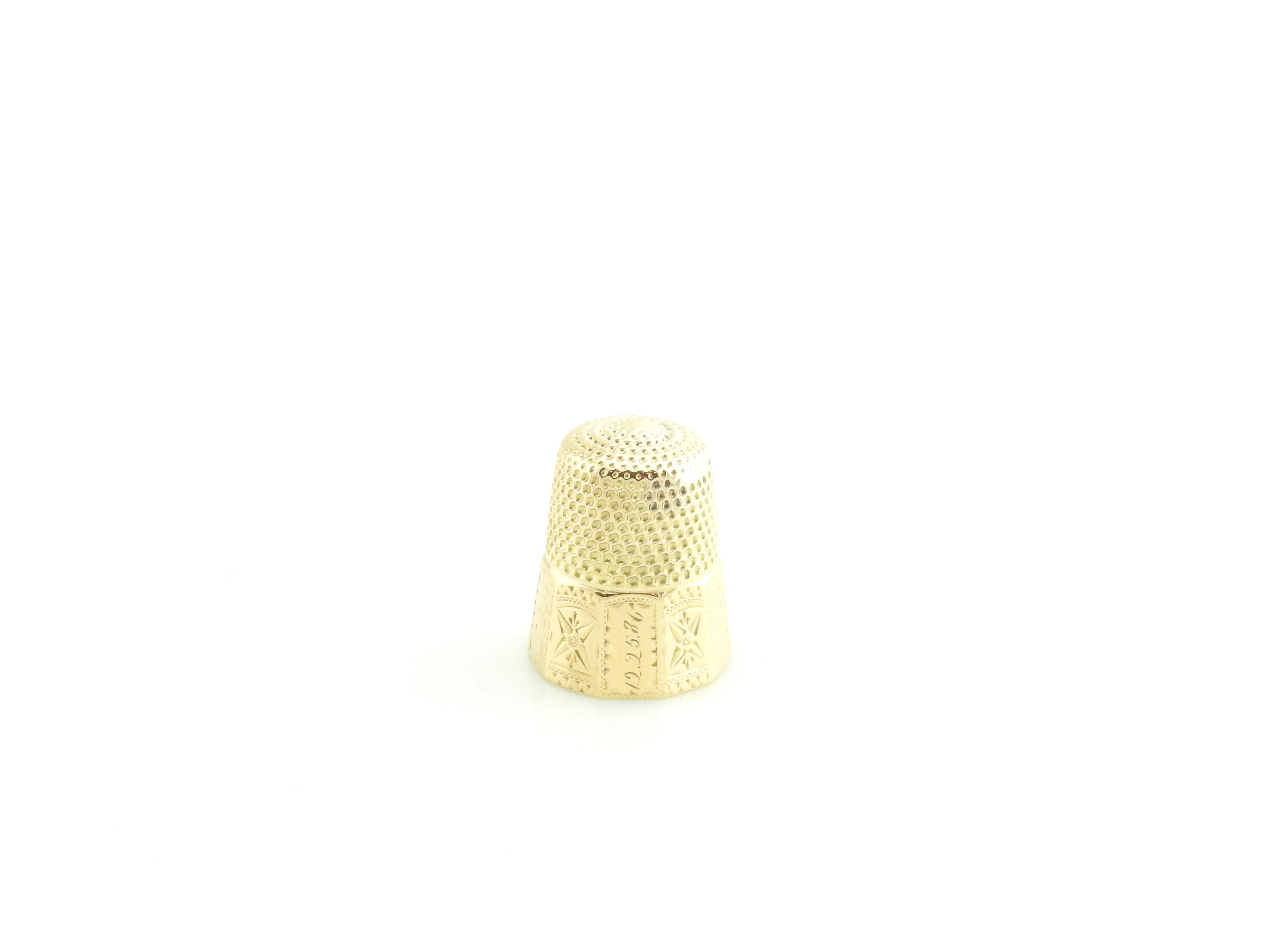 14 Karat Yellow Gold Thimble and Spool of Thread Charm In Good Condition In Washington Depot, CT
