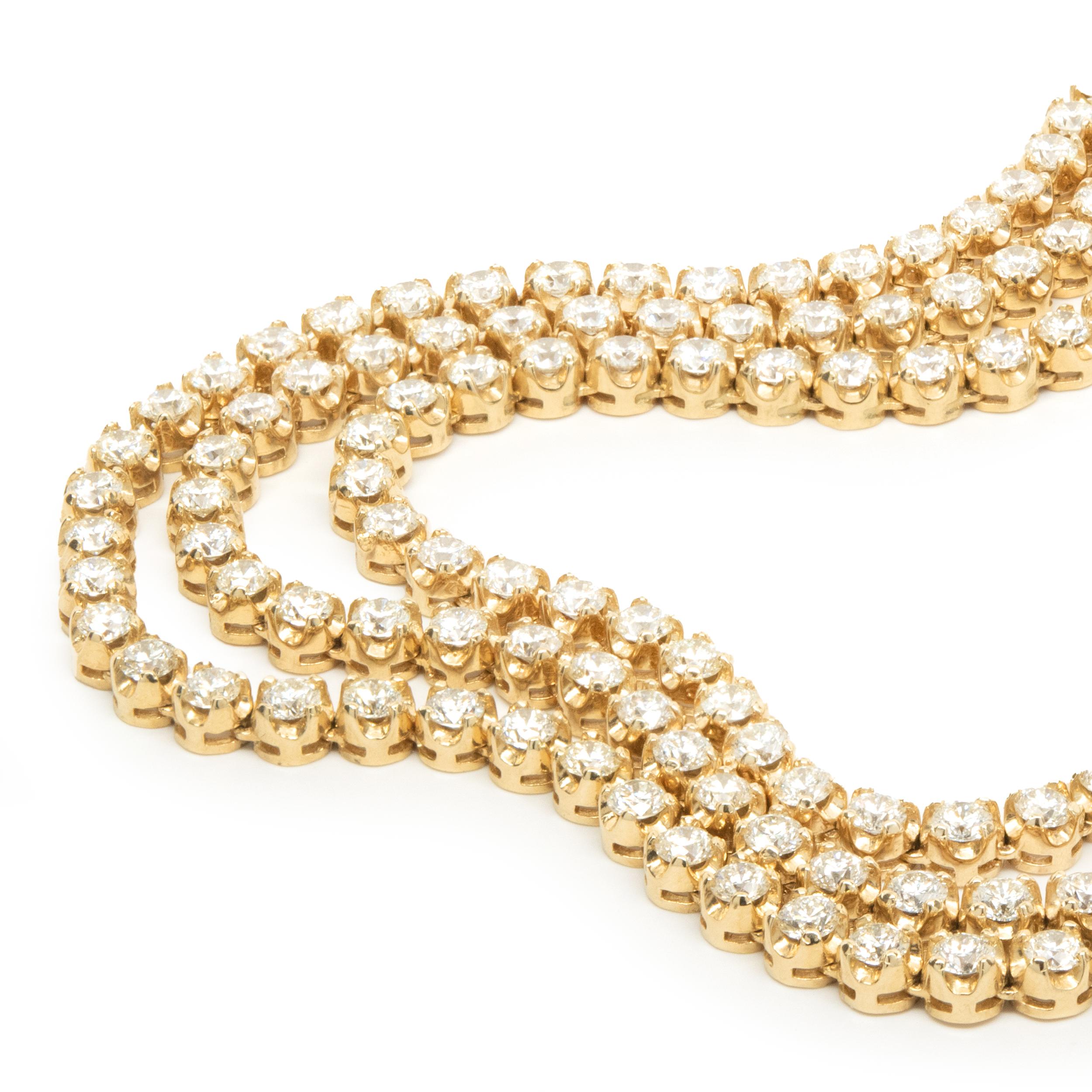 14 Karat Gelbgold Dreireihige Diamant-Tennis-Halskette im Zustand „Hervorragend“ im Angebot in Scottsdale, AZ
