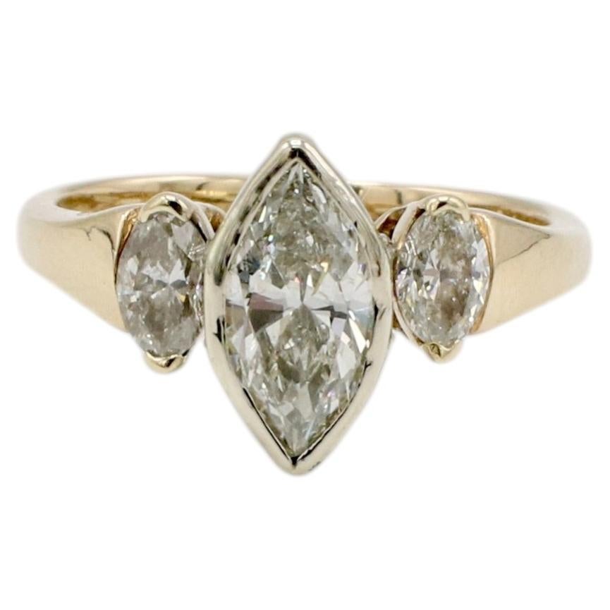 Anillo de compromiso de oro amarillo de 14 quilates con tres diamantes marquesa naturales