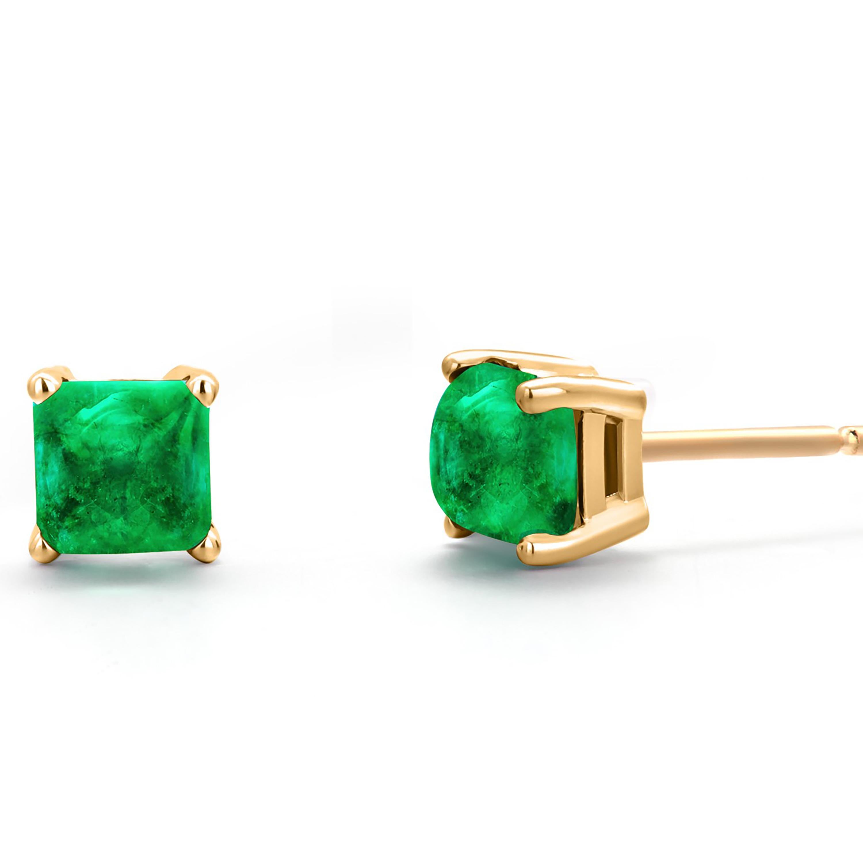 Taille émeraude Boucles d'oreilles en or jaune 14 carats avec émeraude cabochon carrée de 0,35 carat de 0,15 pouce en vente