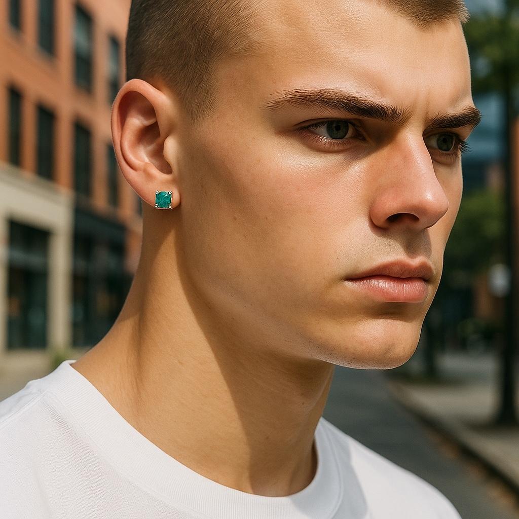 Contemporain Boucles d'oreilles en or jaune 14 carats avec émeraude cabochon carrée de 0,35 carat de 0,15 pouce en vente