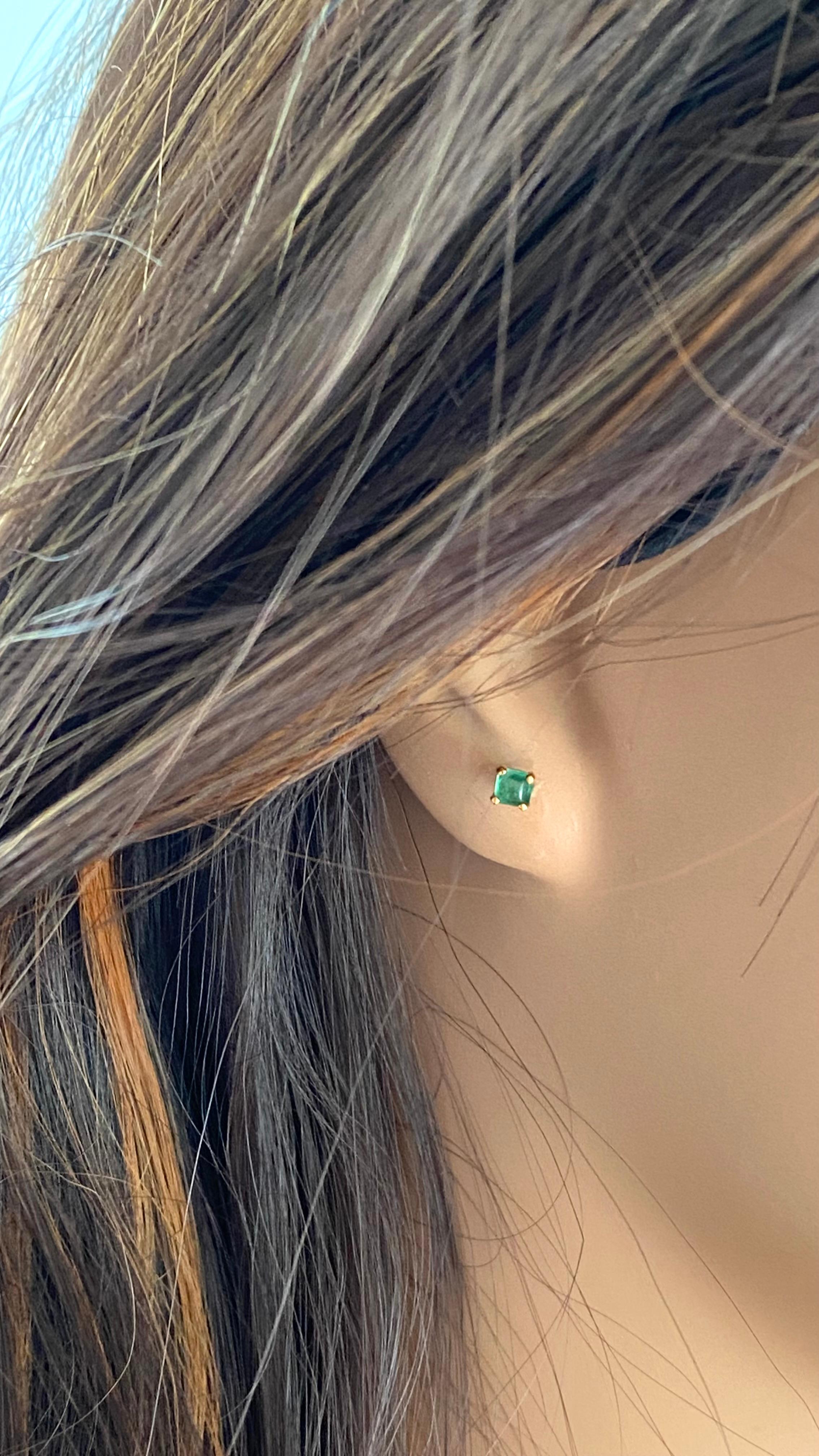 14 Karat Yellow Gold Tiny Square Cabochon Emerald 0.35 Carat 0.15 Inch Earrings In New Condition For Sale In New York, NY