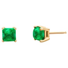 Boucles d'oreilles en or jaune 14 carats avec émeraude cabochon carrée de 0,35 carat de 0,15 pouce