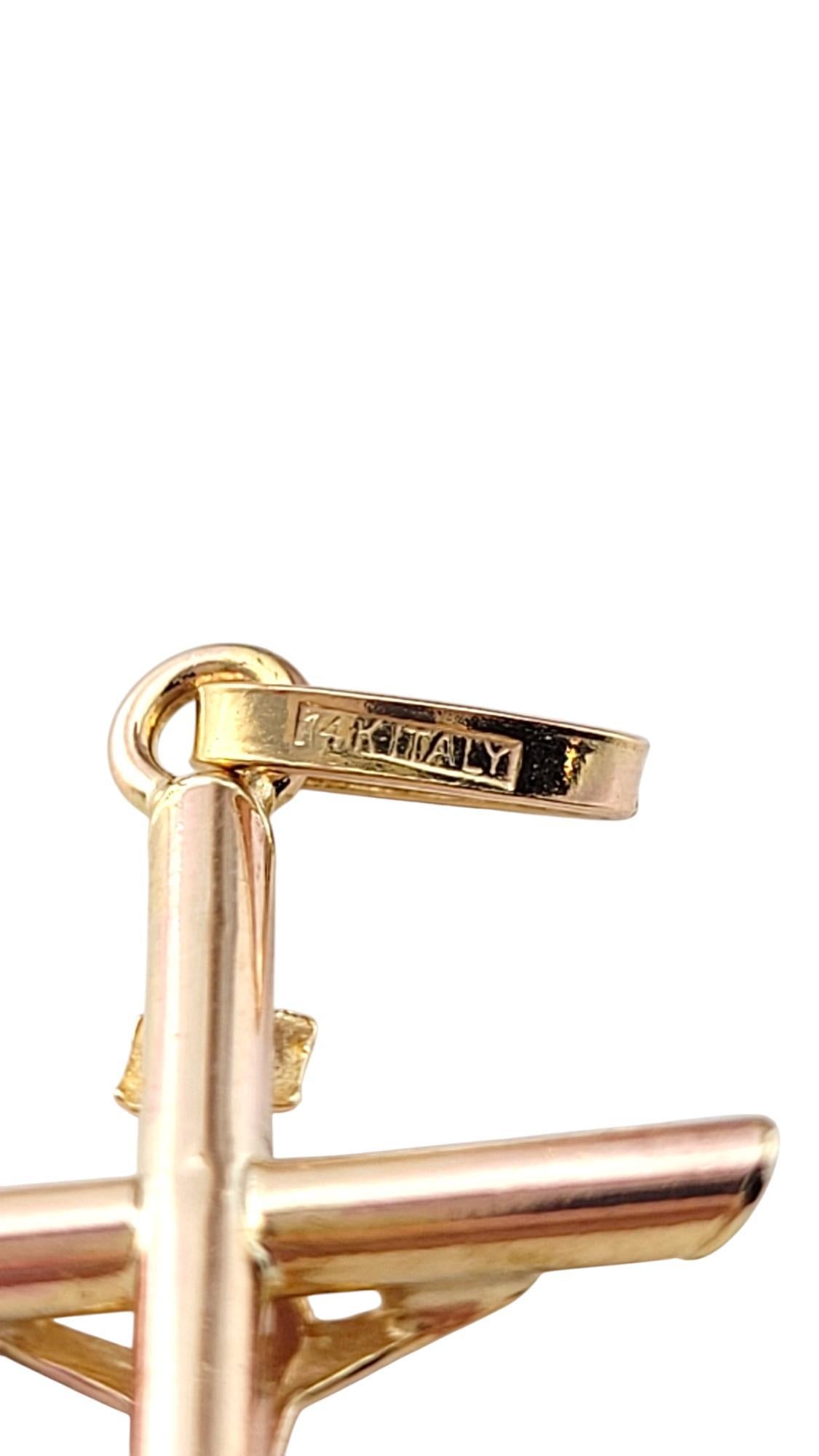 Pendentif croix cure-dents en or jaune 14 carats #20905 en vente 4