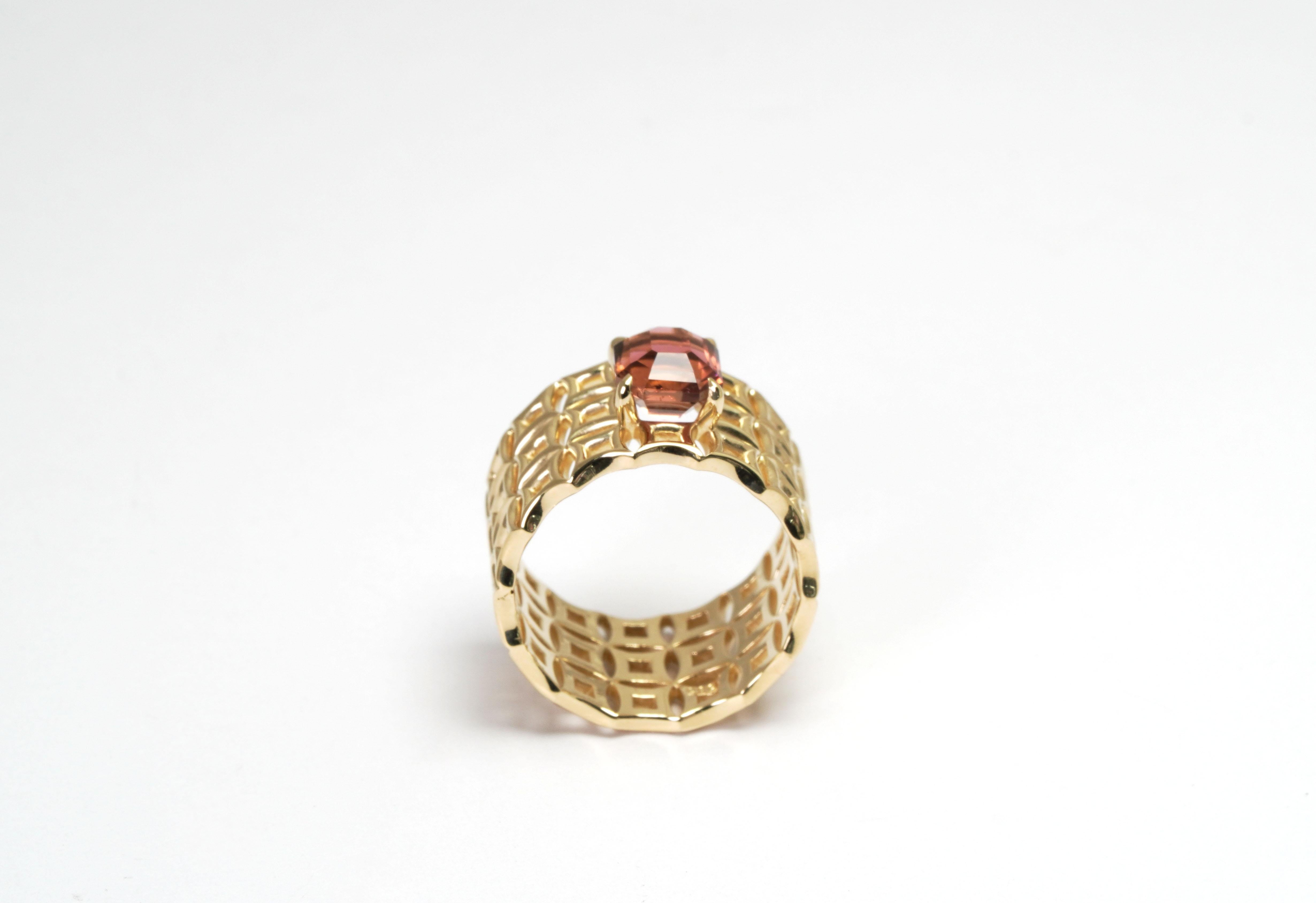 14 Karat Yellow Gold Tourmaline Rubellite Ring In New Condition For Sale In София, BG