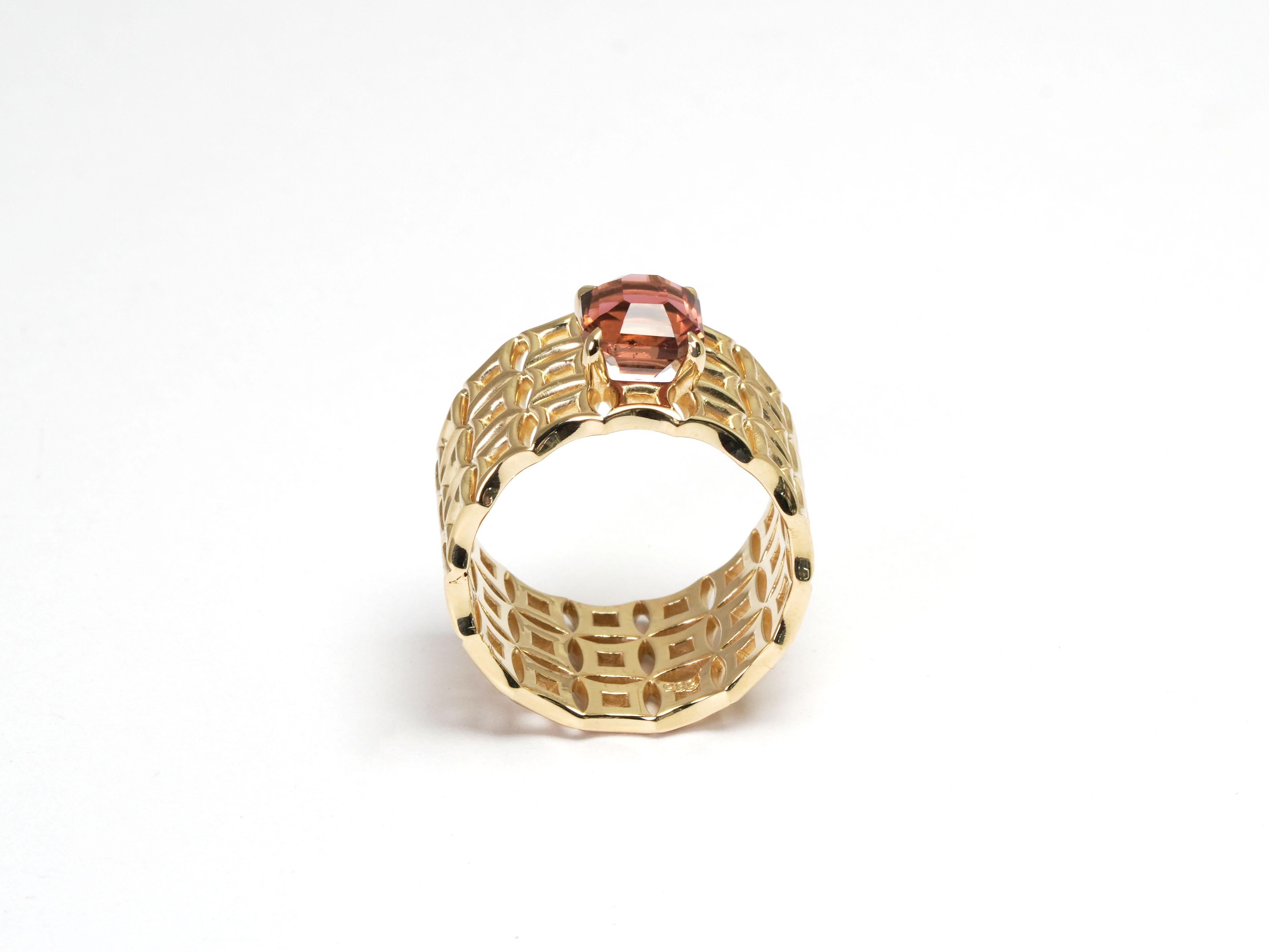 Women's or Men's 14 Karat Yellow Gold Tourmaline Rubellite Ring For Sale