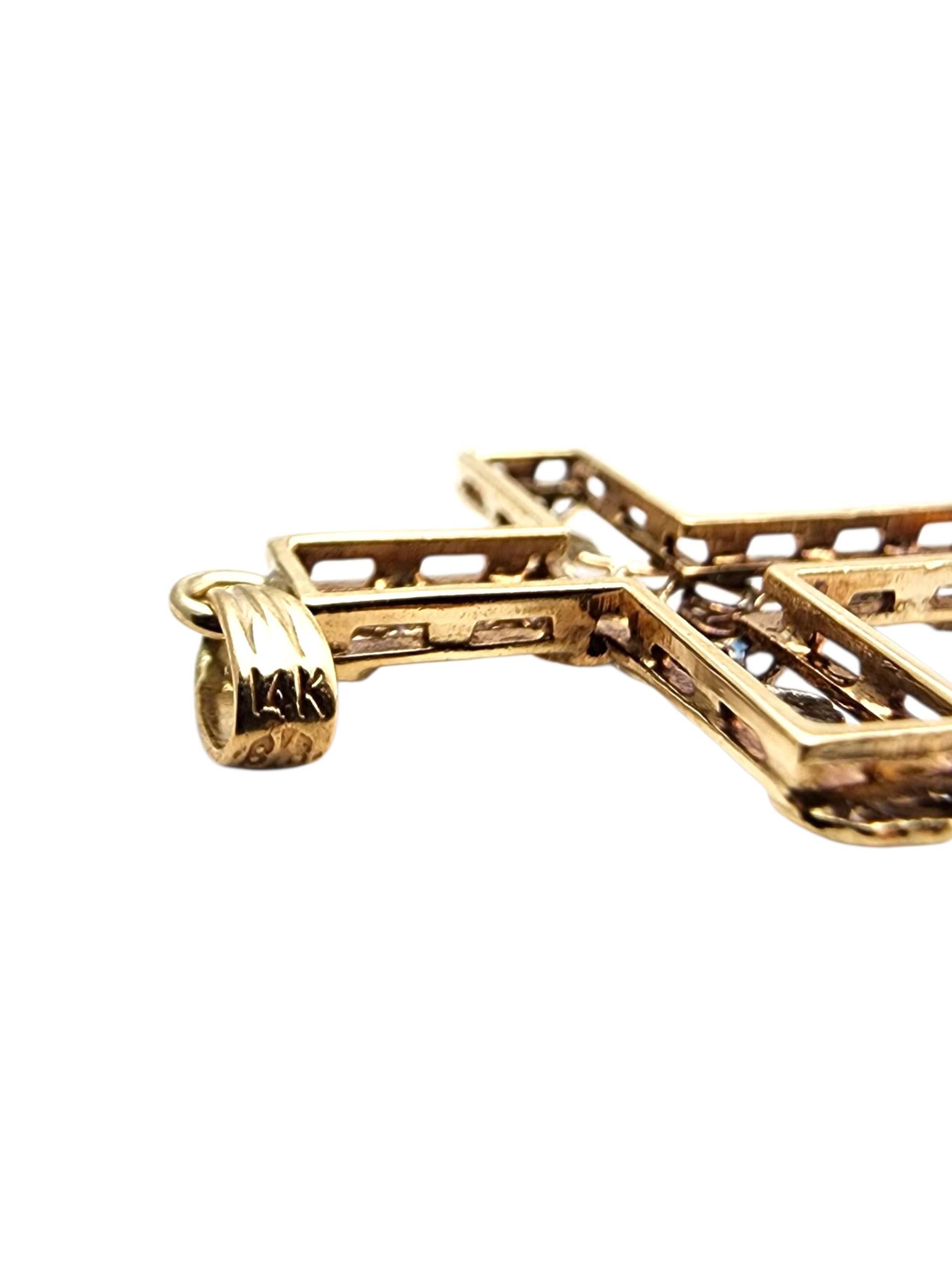 Pendentif croix filigranée en or jaune 14 carats #23689 en vente 4