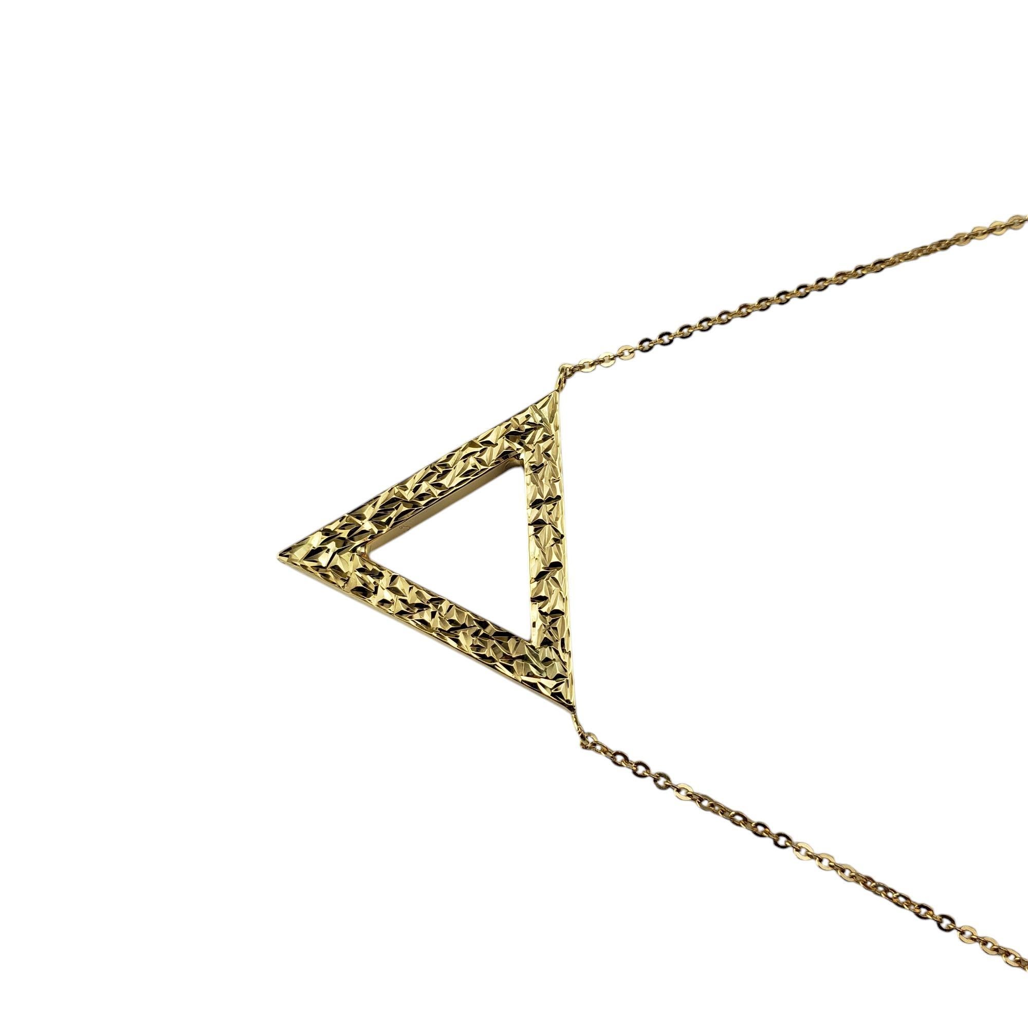 Collier pendentif triangulaire en or jaune 14 carats n° 20634 Bon état - En vente à Washington Depot, CT