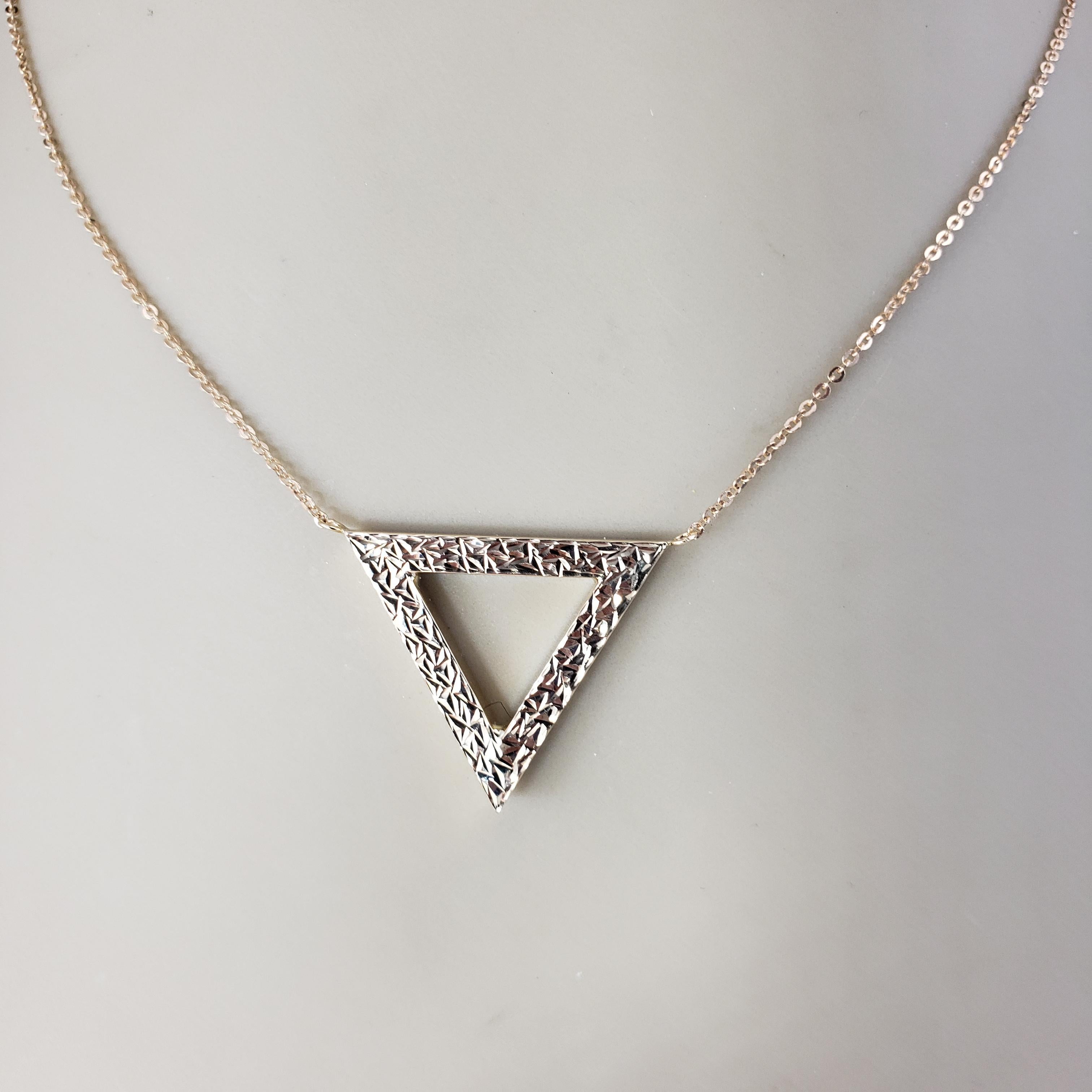 Collier pendentif triangulaire en or jaune 14 carats n° 20634 en vente 3