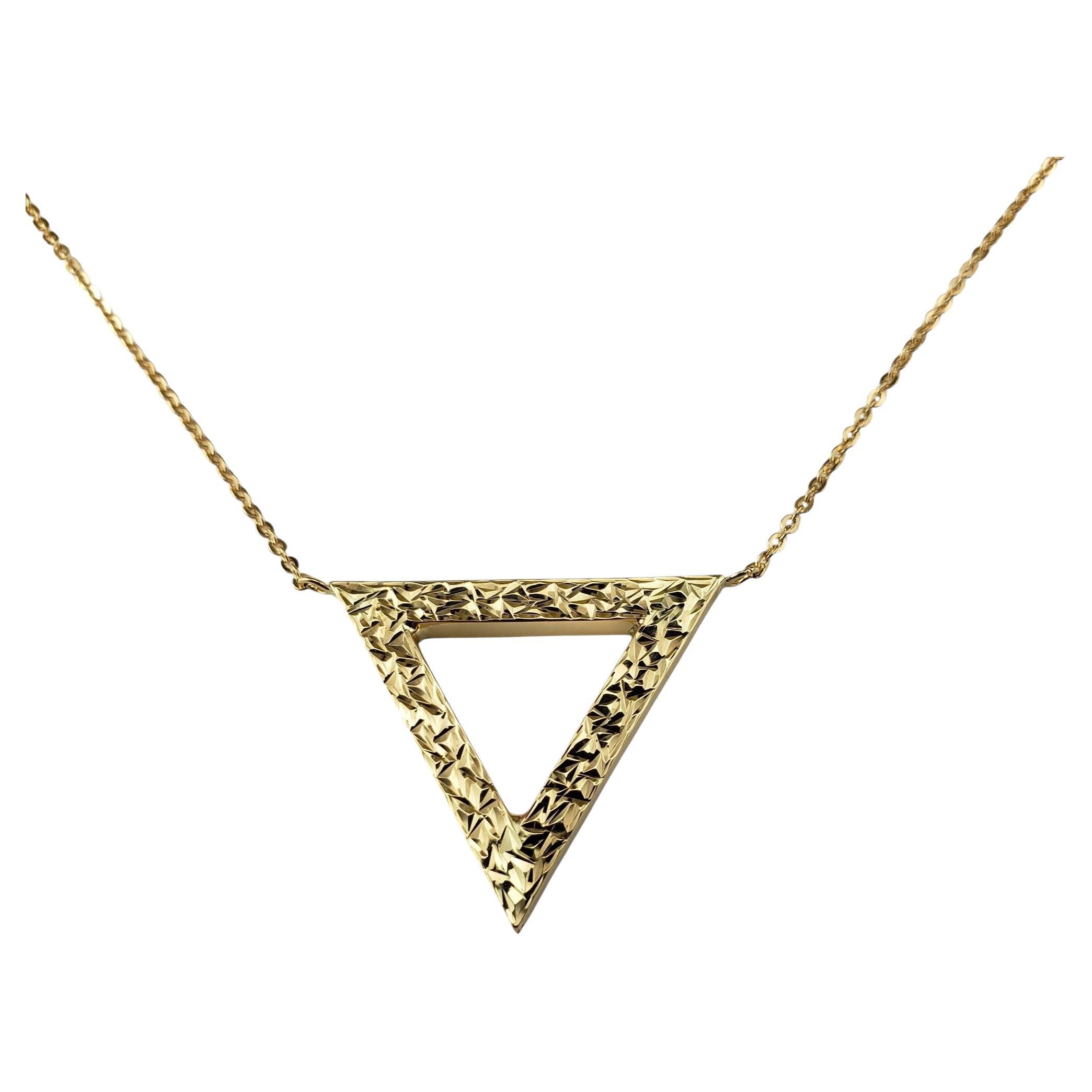 Collier pendentif triangulaire en or jaune 14 carats n° 20634 en vente