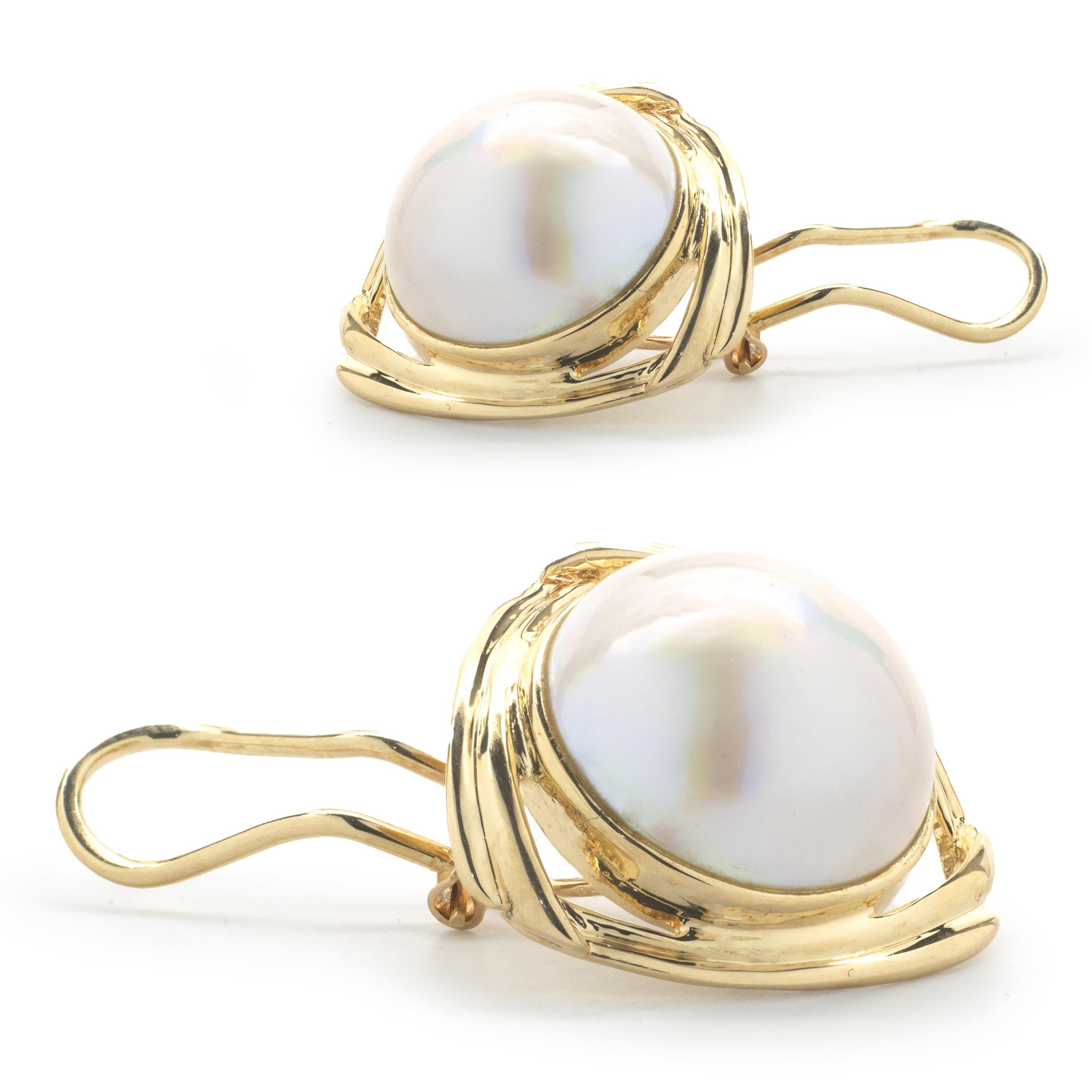 14 Karat Yellow Gold Triangular Mabe Pearl Twist Earrings In Excellent Condition In Scottsdale, AZ