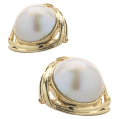 14 Karat Yellow Gold Triangular Mabe Pearl Twist Earrings 14 Karat Yellow Gold Triangular Mabe Pearl Twist Earrings