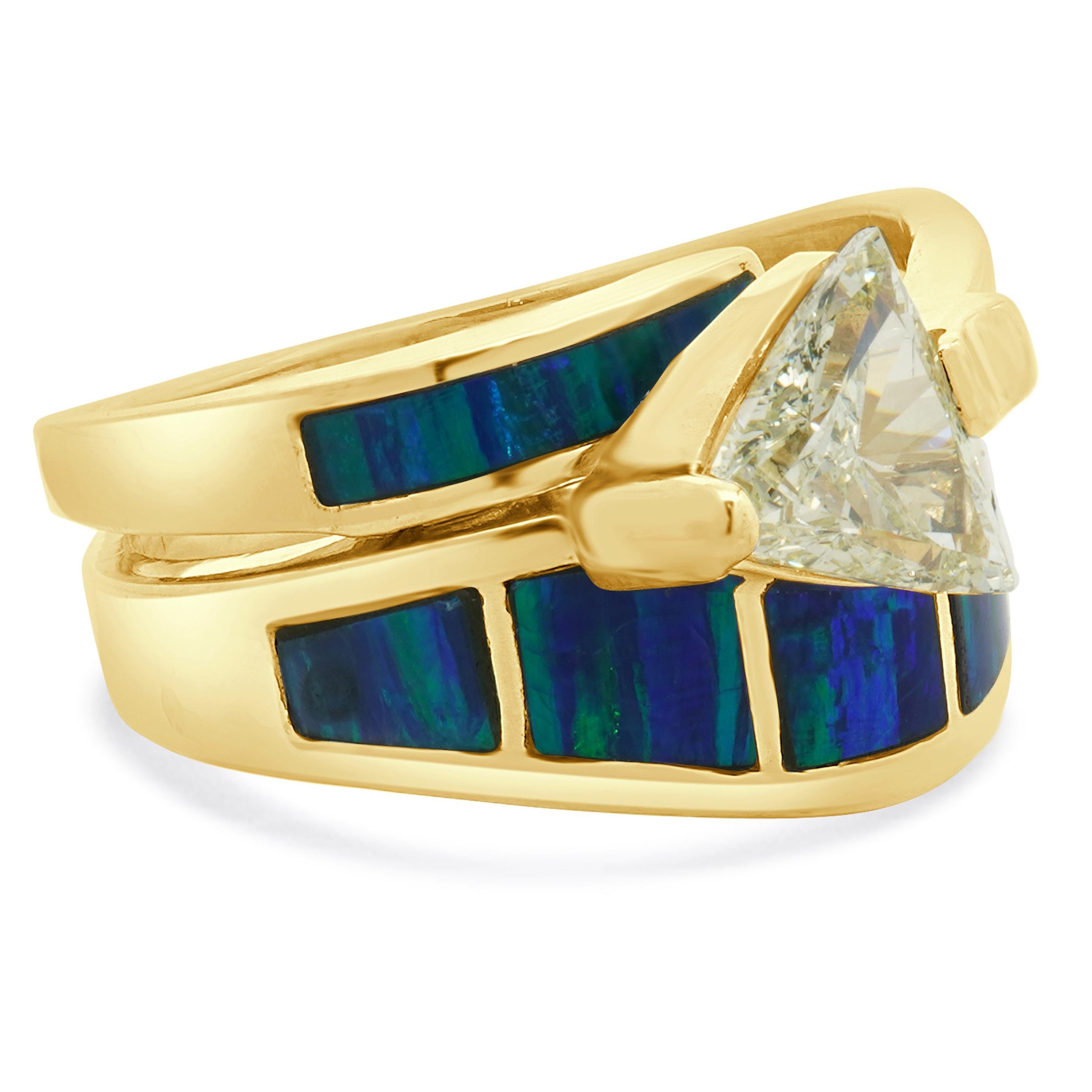 Taille trillion 14 Karat Yellow Gold Trillion Cut Diamond Opal Inlay Engagement Ring en vente