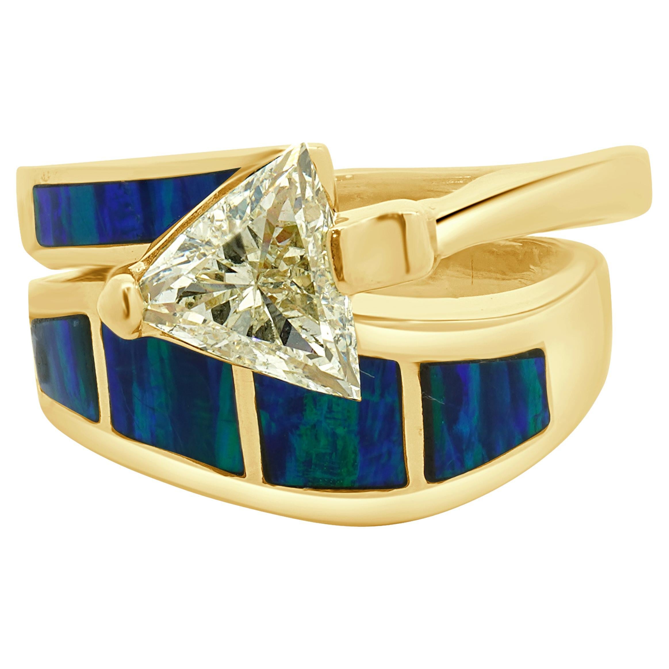 14 Karat Yellow Gold Trillion Cut Diamond Opal Inlay Engagement Ring en vente