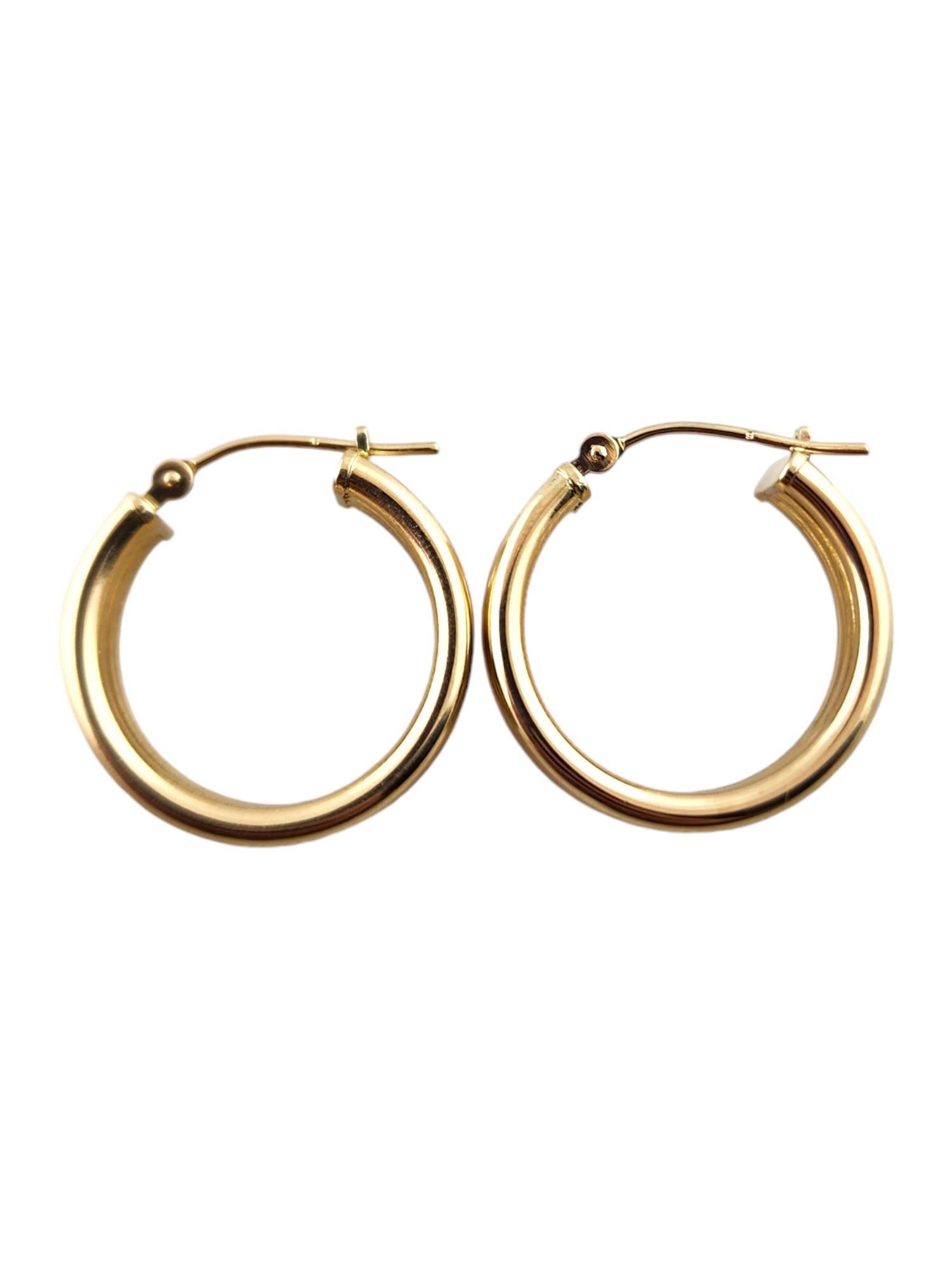 14 Karat Yellow Gold Triple Hoop Earrings

These beautiful triple hoop earrings were crafted from 14K yellow gold that will look amazing on you!

Diameter: 19.6mm
Width: 5.85mm

Weight: 1.94 g/ 1.25 dwt

Hallmark: 14K

Very good condition,