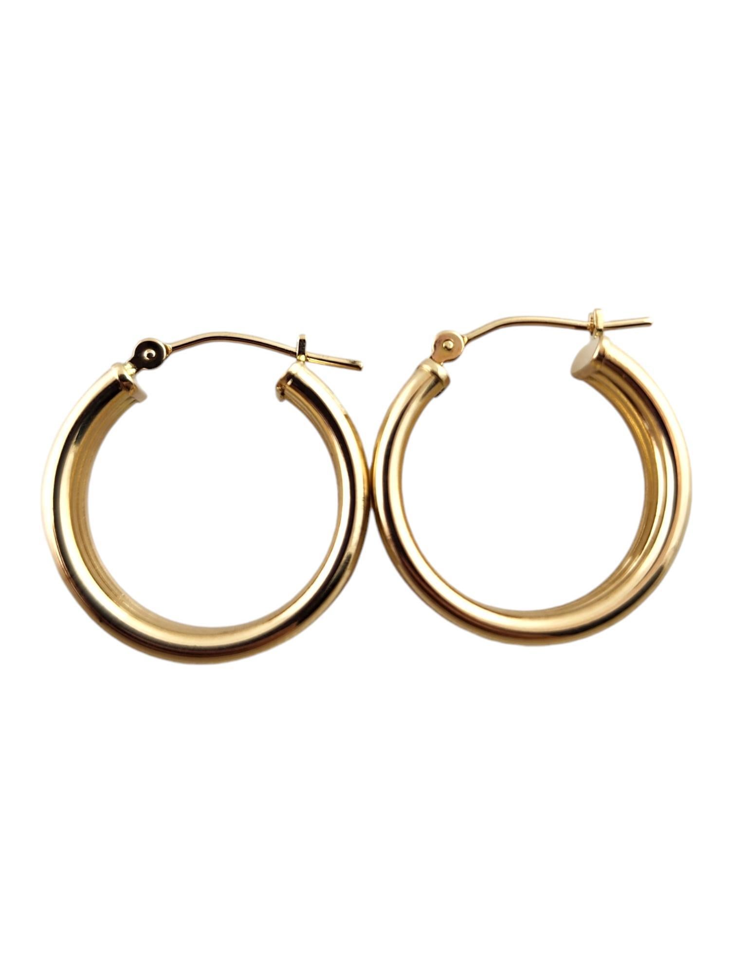 14 Karat Yellow Gold Triple Hoop Earrings 

These stunning triple hoop earrings were meticulously crafted from 14K yellow gold and will look amazing on anyone!

Diameter: 19.9mm
Width: 5.95mm

Weight: 2.01 g/ 1.30 dwt

Hallmark: 14K

Very good