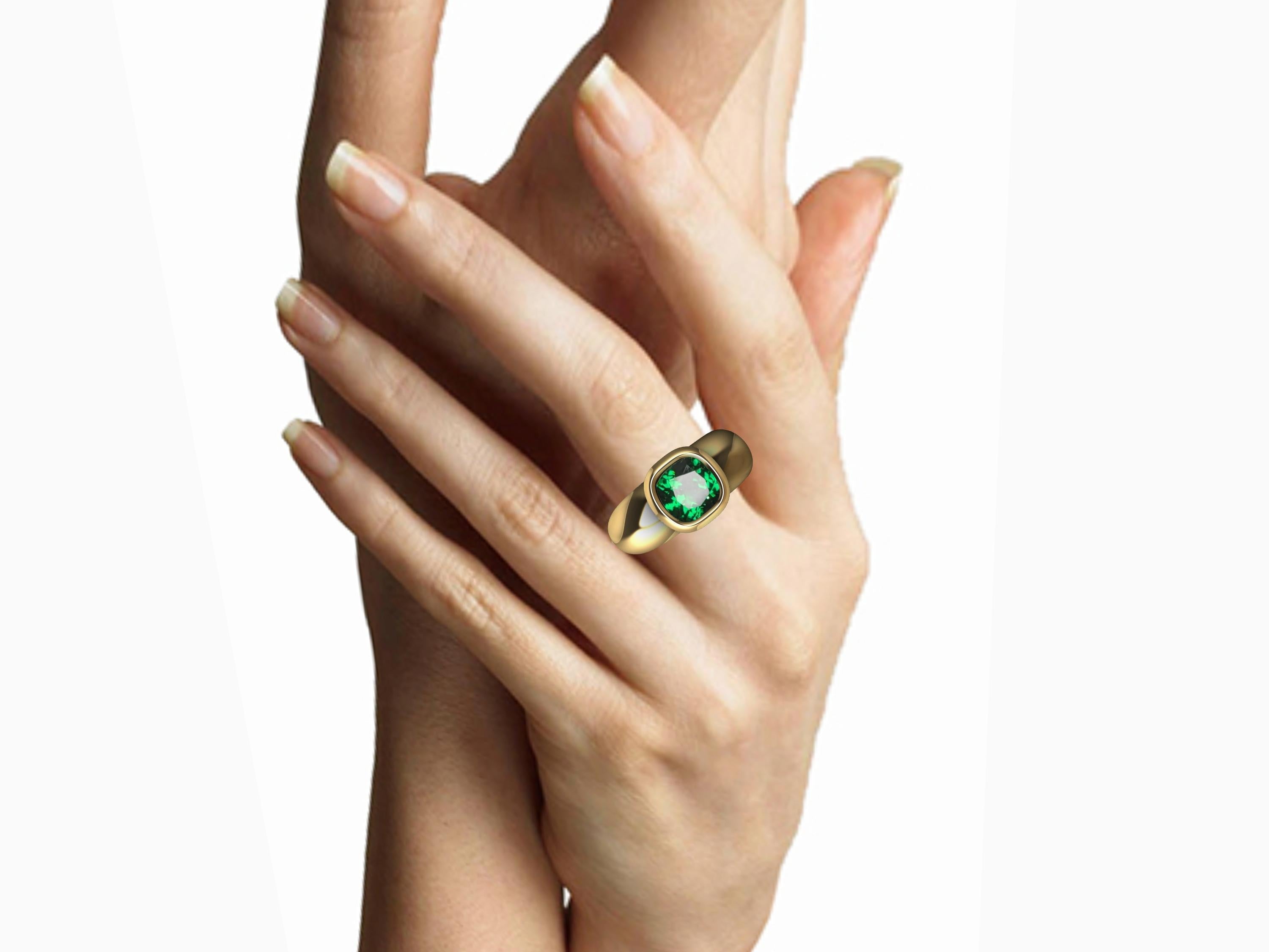 Contemporary 14 Karat Yellow Gold Tsavorite Sculpture Ring For Sale