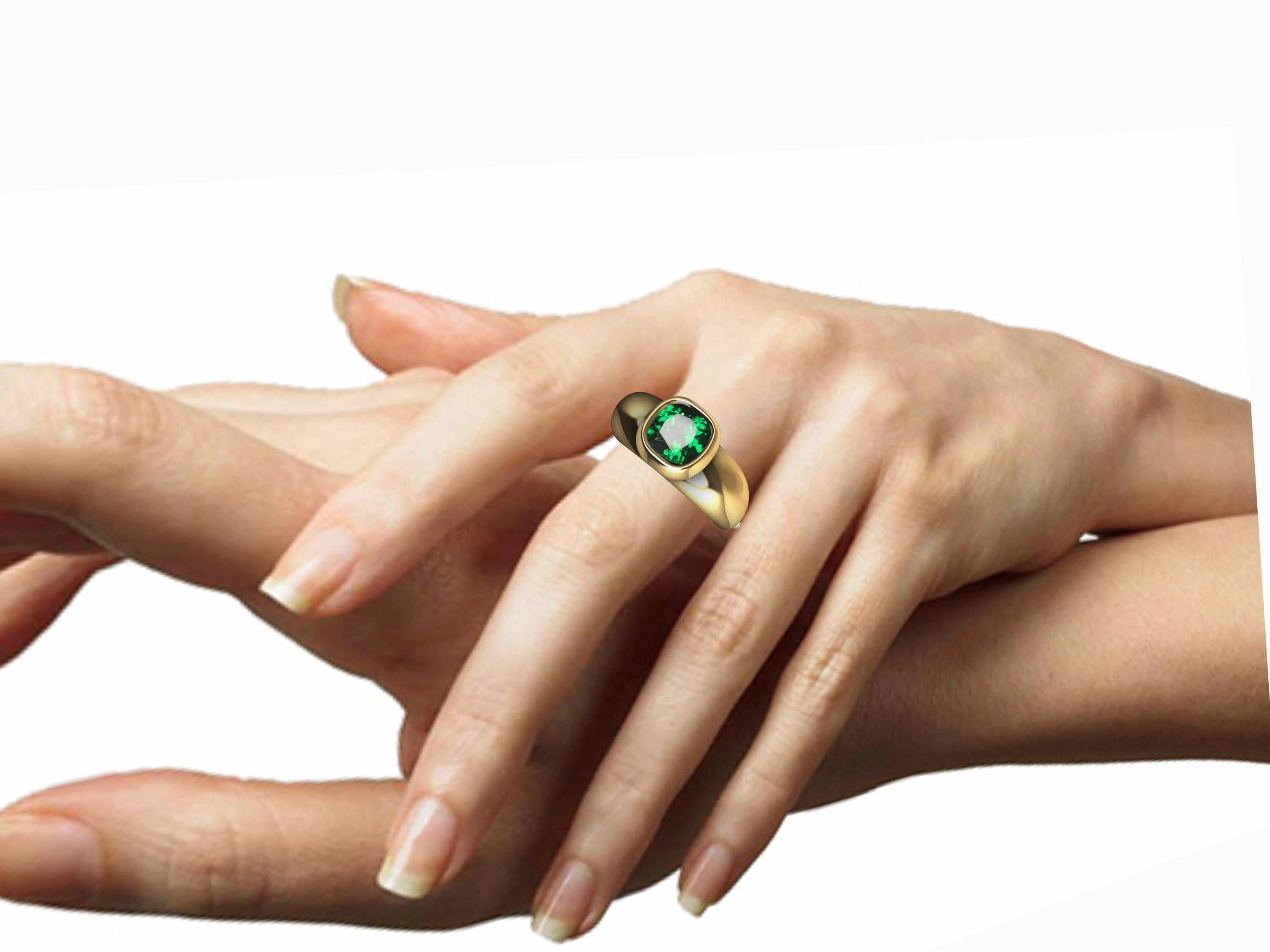 Cushion Cut 14 Karat Yellow Gold Tsavorite Sculpture Ring For Sale