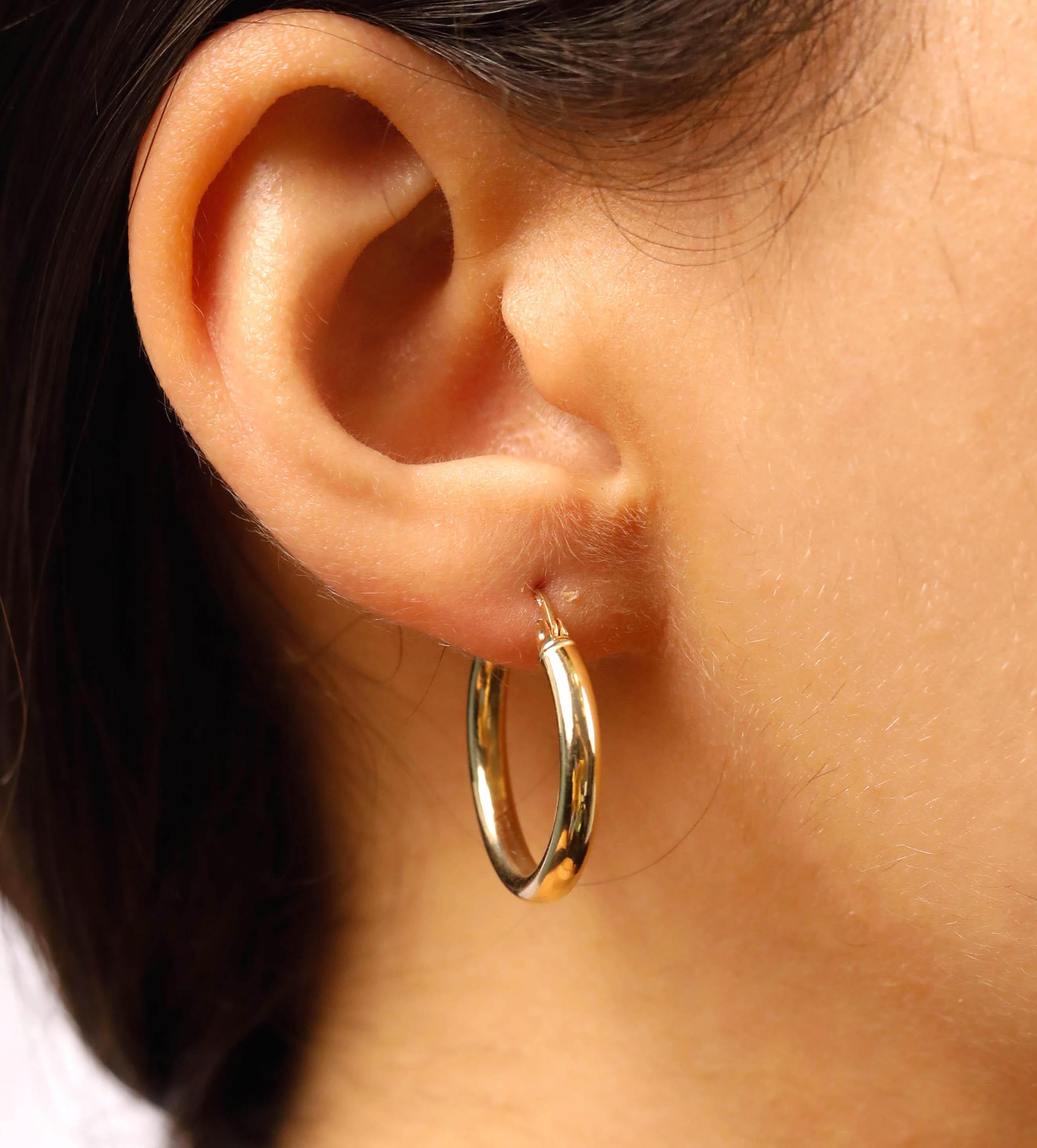 Contemporary 14 Karat Yellow Gold Tube Hoop Earrings