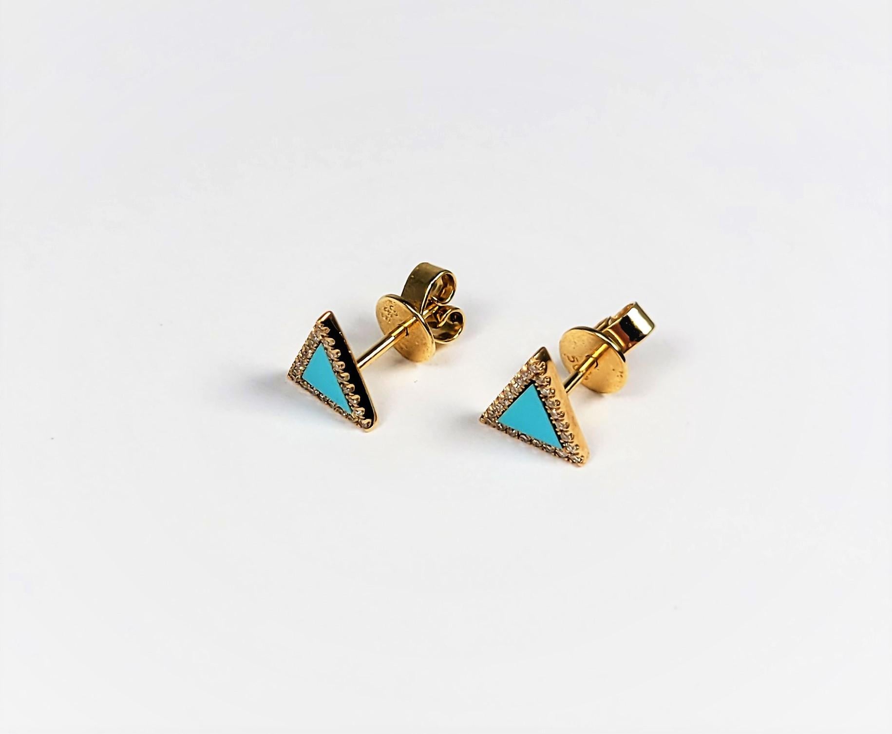 14 Karat Yellow Gold Turquoise & Diamond Triangle Earrings In New Condition For Sale In Dallas, TX